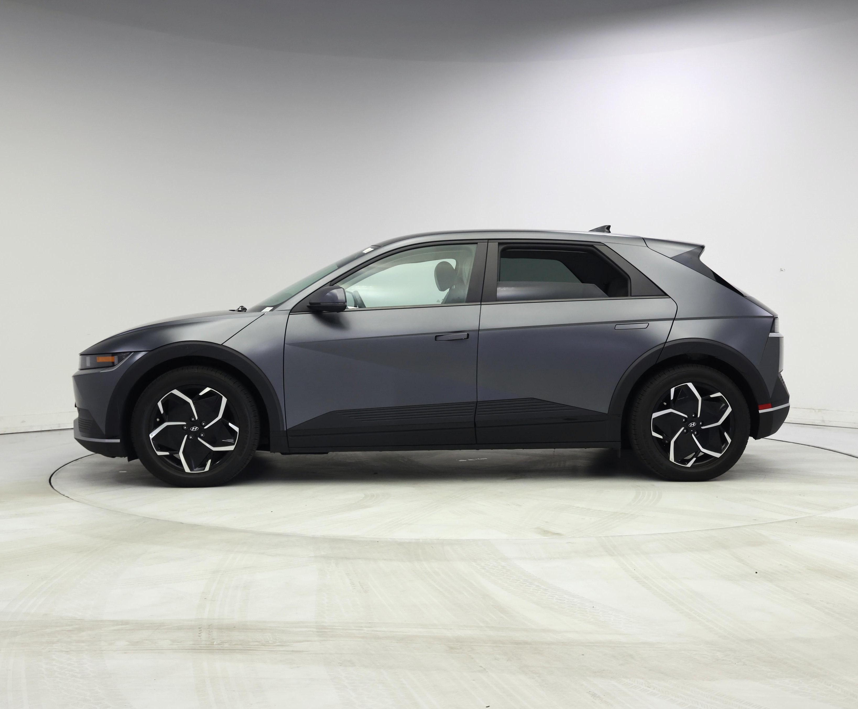 Thumbnail: 2022 Hyundai Ioniq 5 - 3