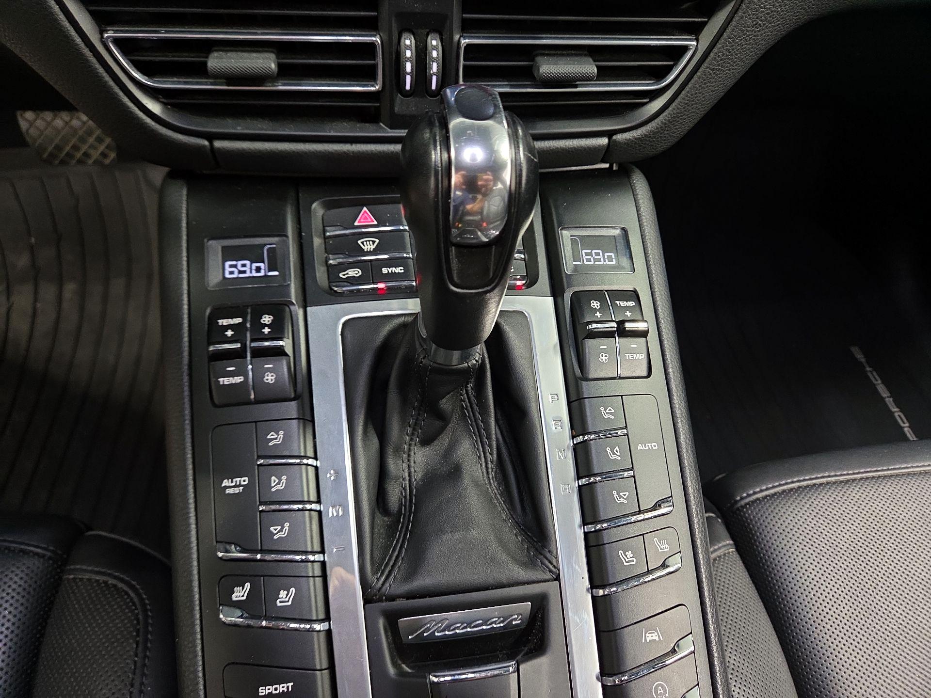 Thumbnail: 2020 Porsche Macan - 18