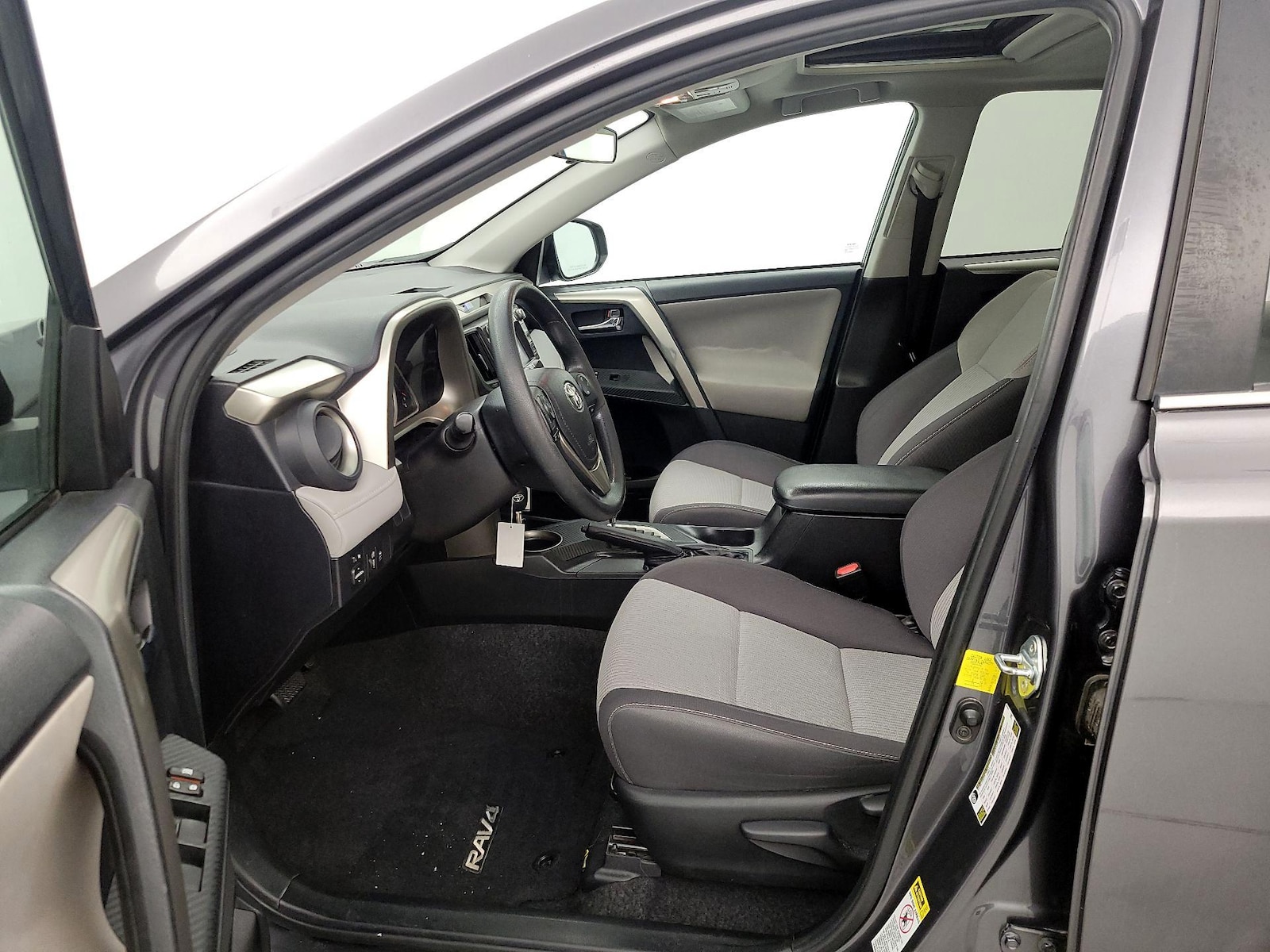 2015 Toyota RAV4 XLE - Photo 12