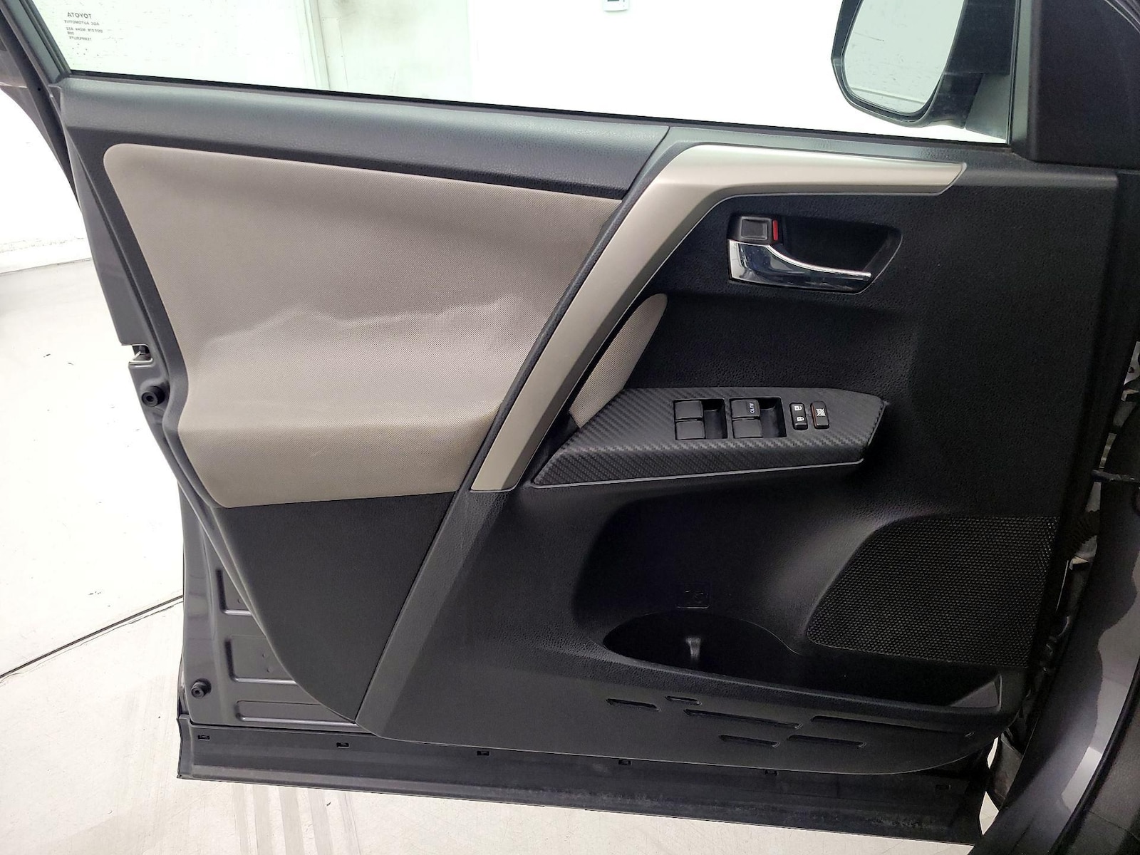 2015 Toyota RAV4 XLE - Photo 13