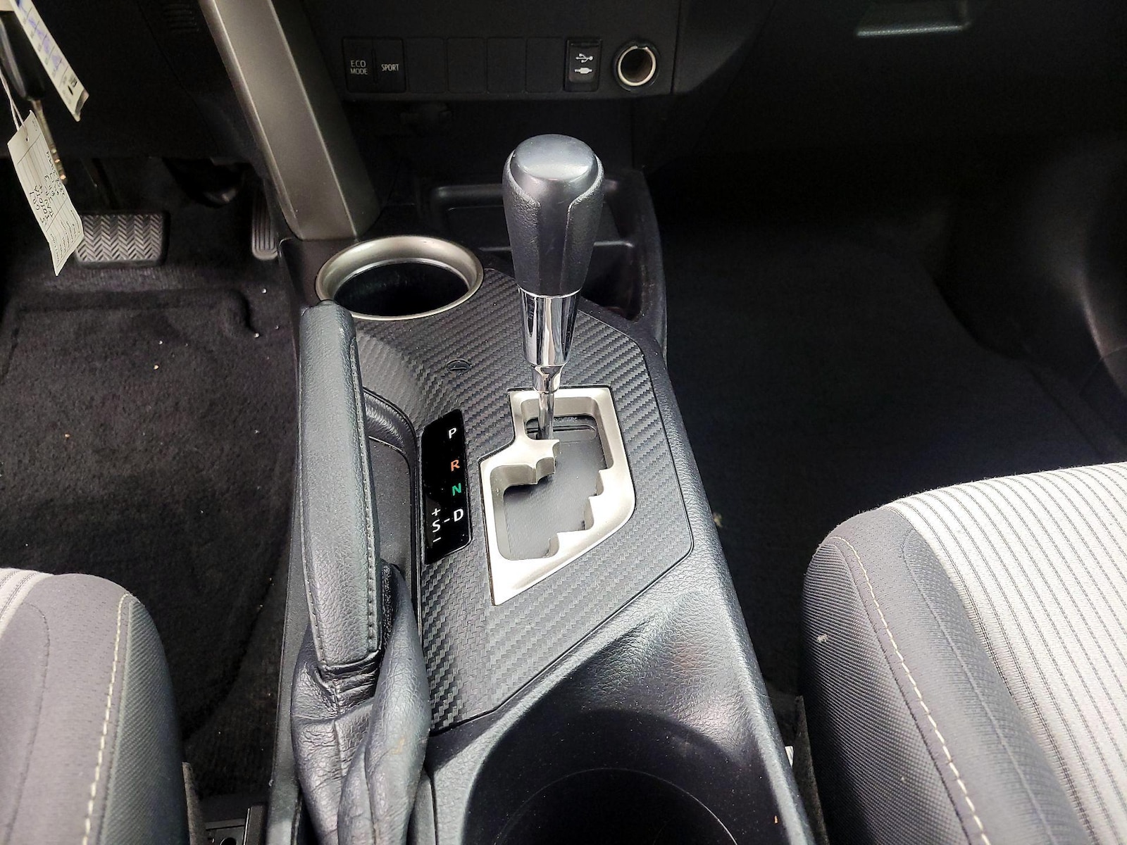 2015 Toyota RAV4 XLE - Photo 18