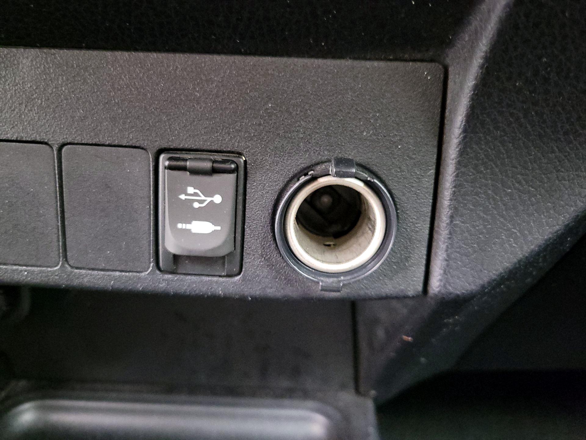 Thumbnail: 2015 Toyota RAV4 - 18