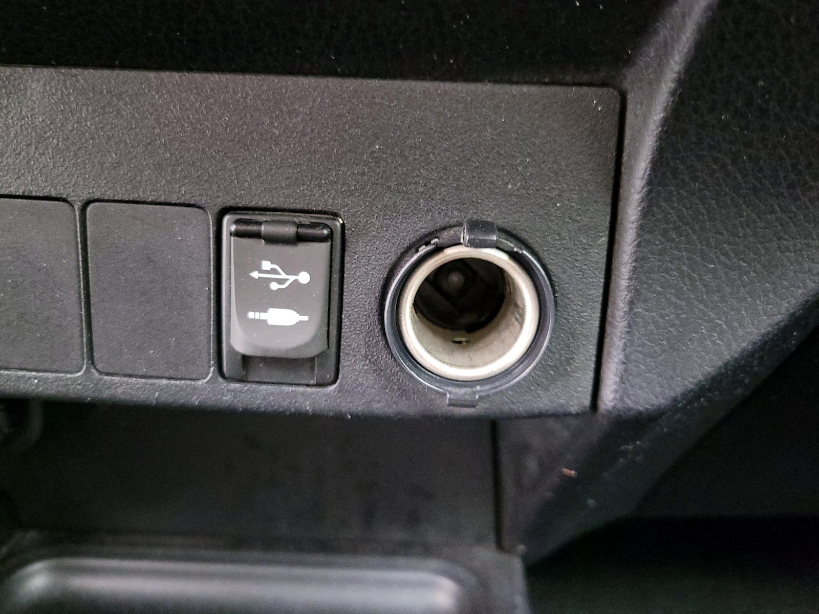 2015 Toyota RAV4 XLE - Photo 19