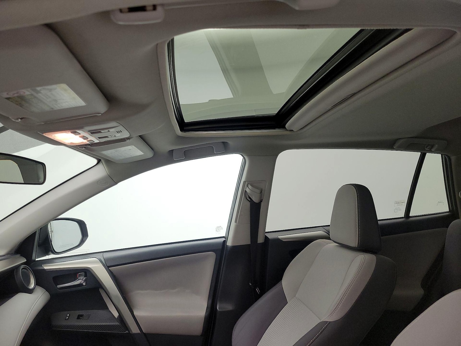 2015 Toyota RAV4 XLE - Photo 20