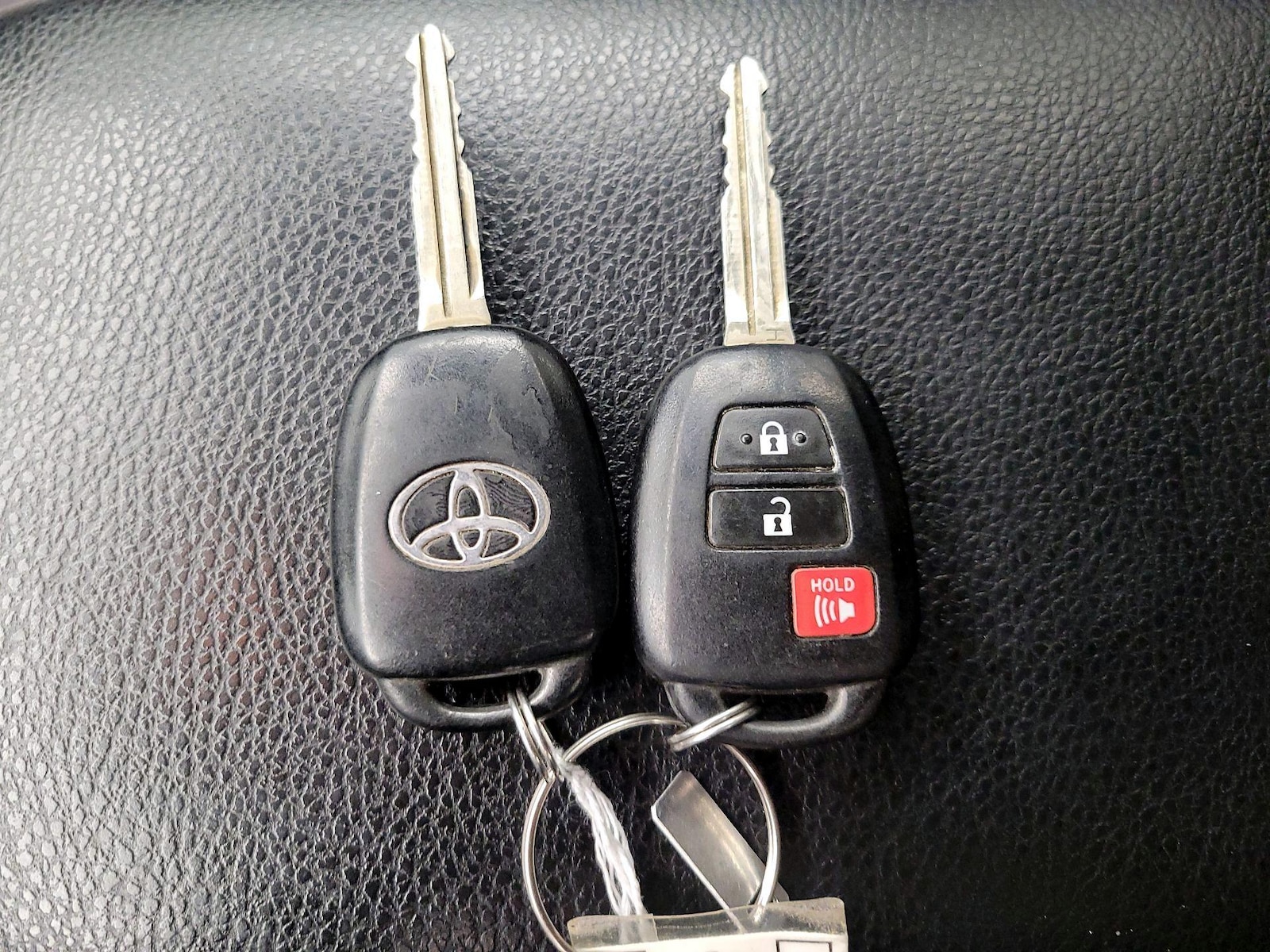 2015 Toyota RAV4 XLE - Photo 24