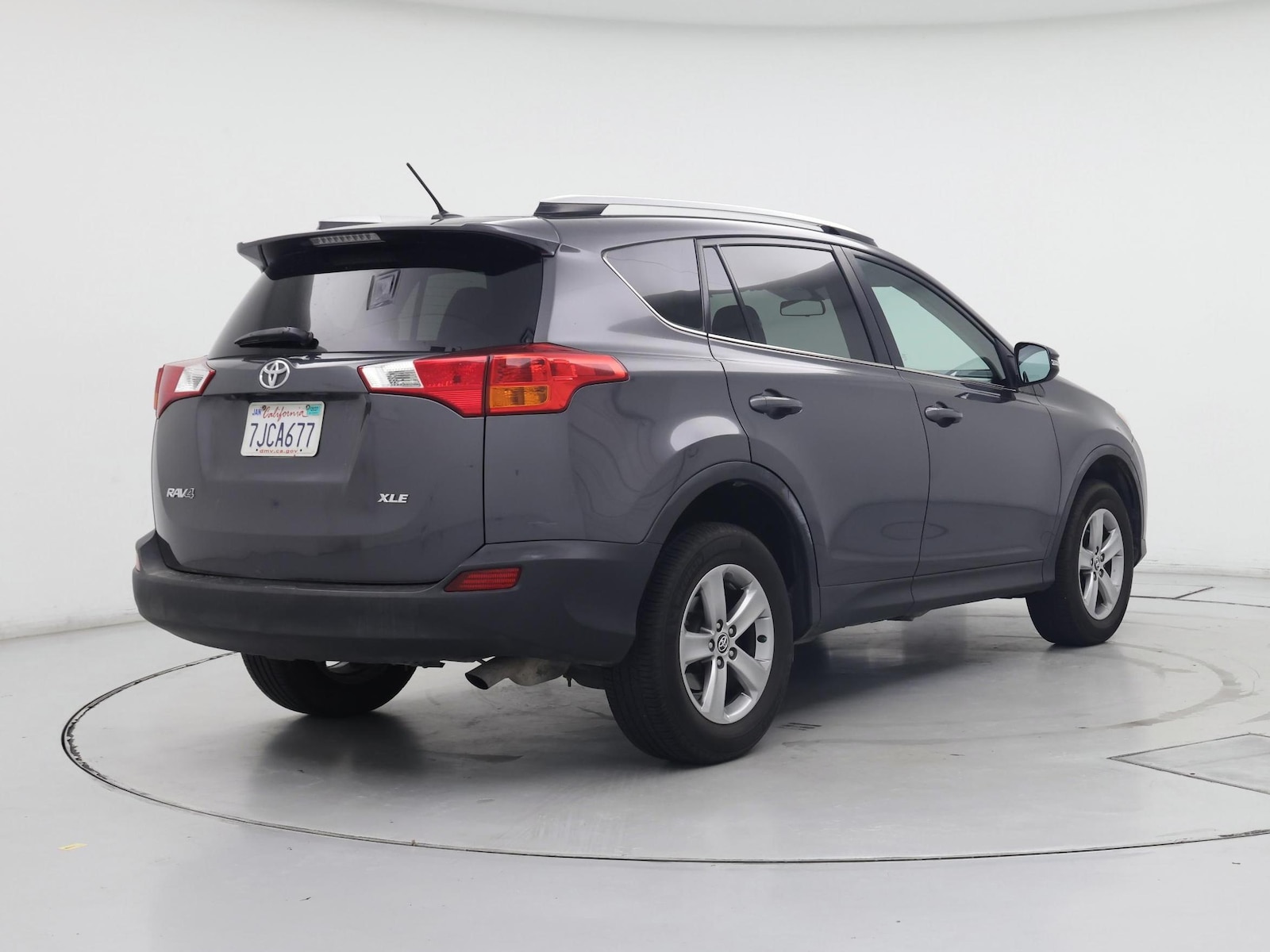 2015 Toyota RAV4 XLE - Photo 9
