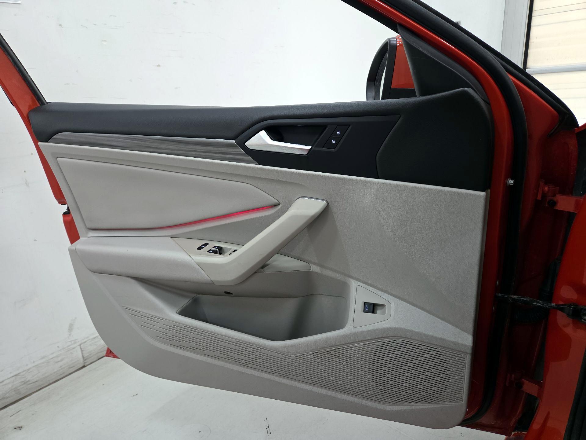 Thumbnail: 2019 Volkswagen Jetta - 12