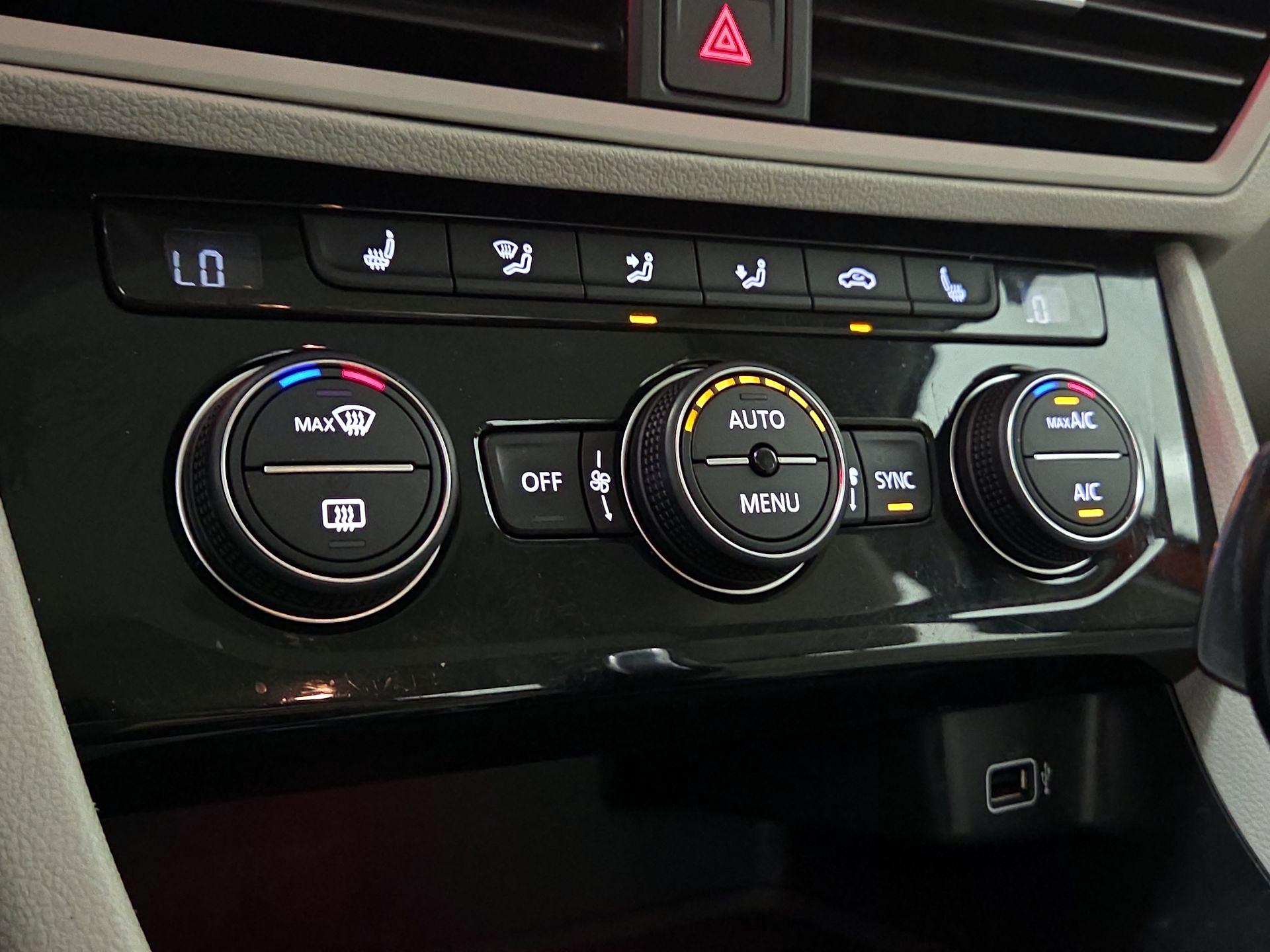 Thumbnail: 2019 Volkswagen Jetta - 16