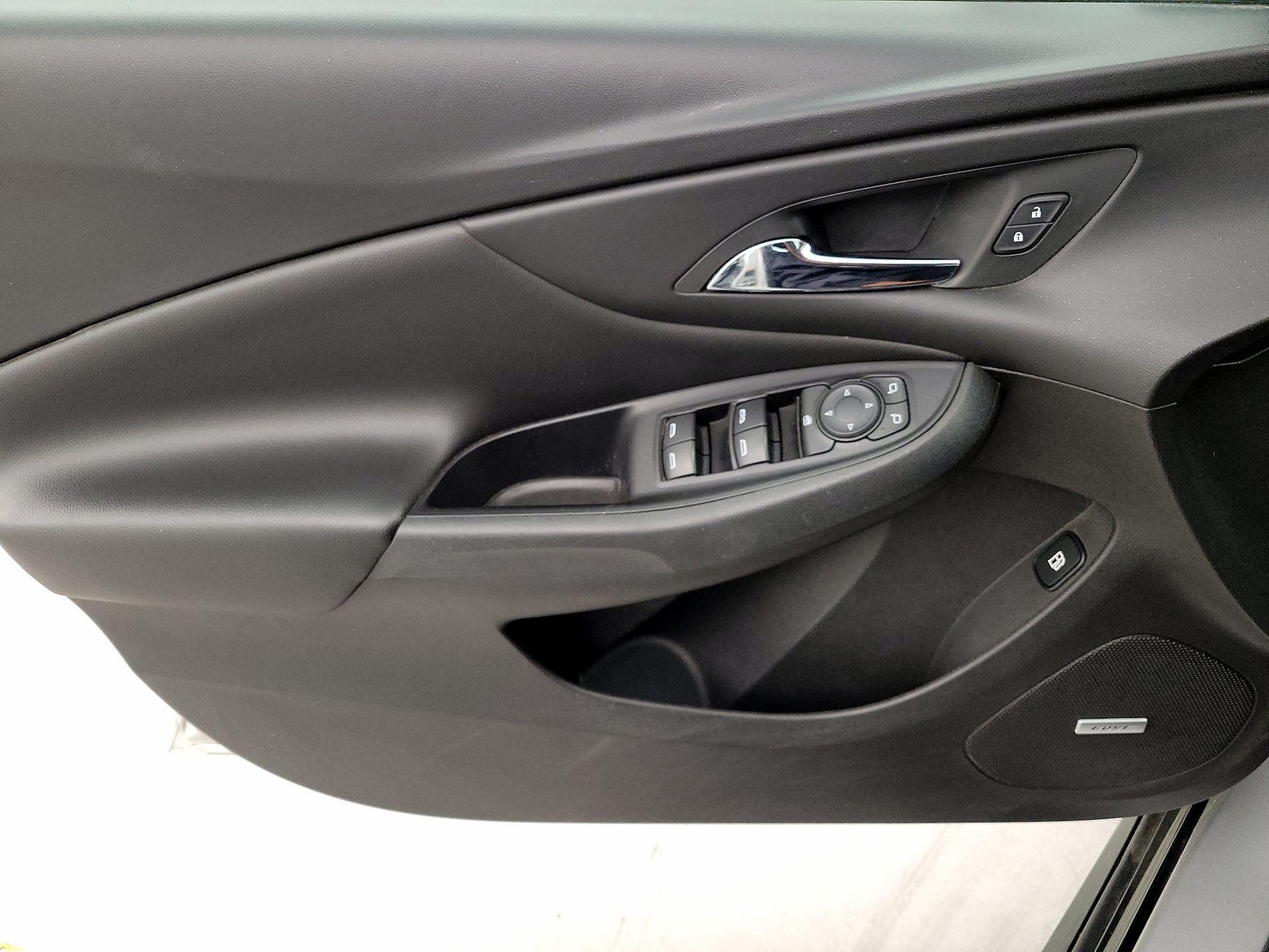 Thumbnail: 2018 Chevrolet Volt - 12
