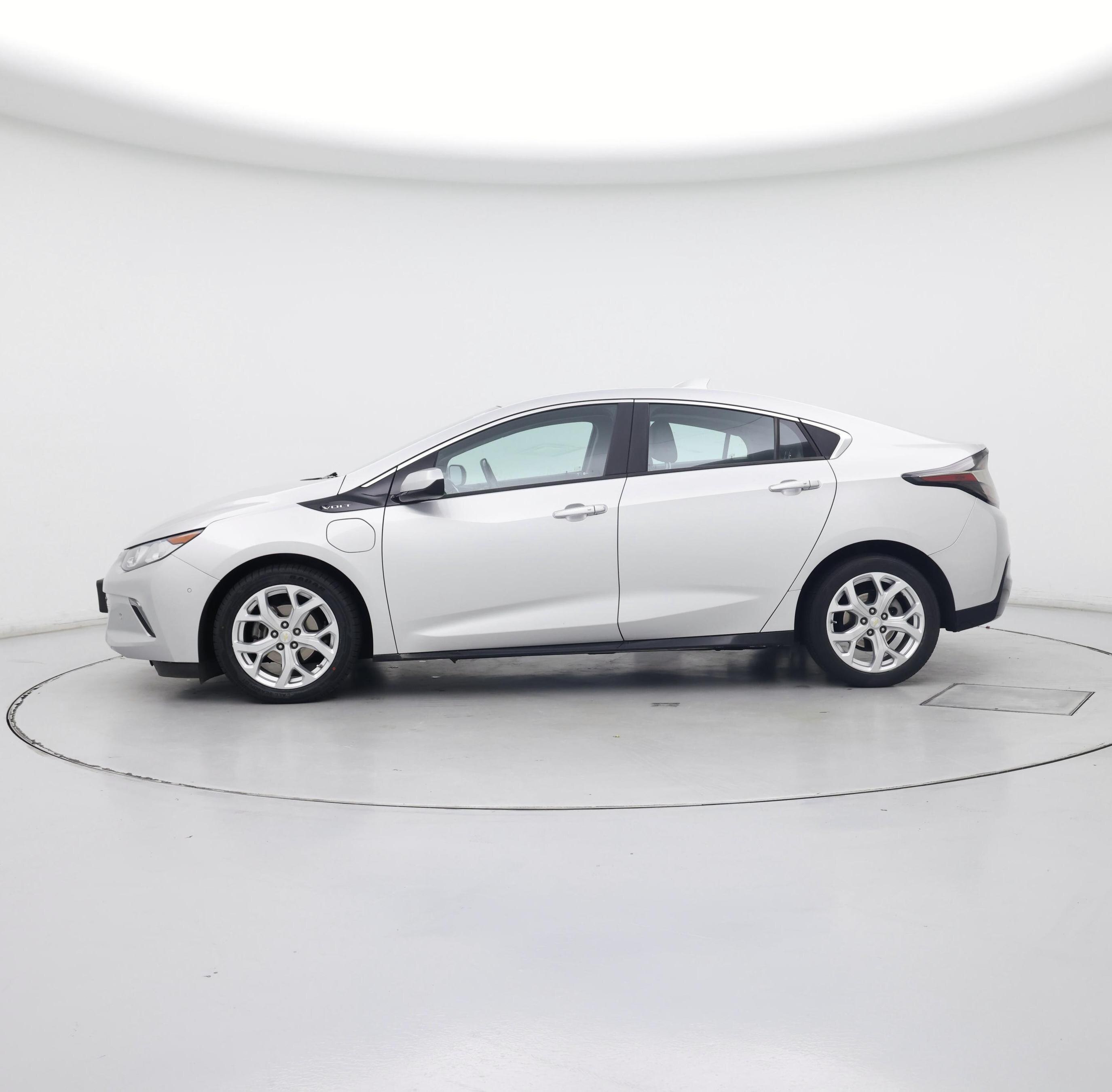 Thumbnail: 2018 Chevrolet Volt - 3