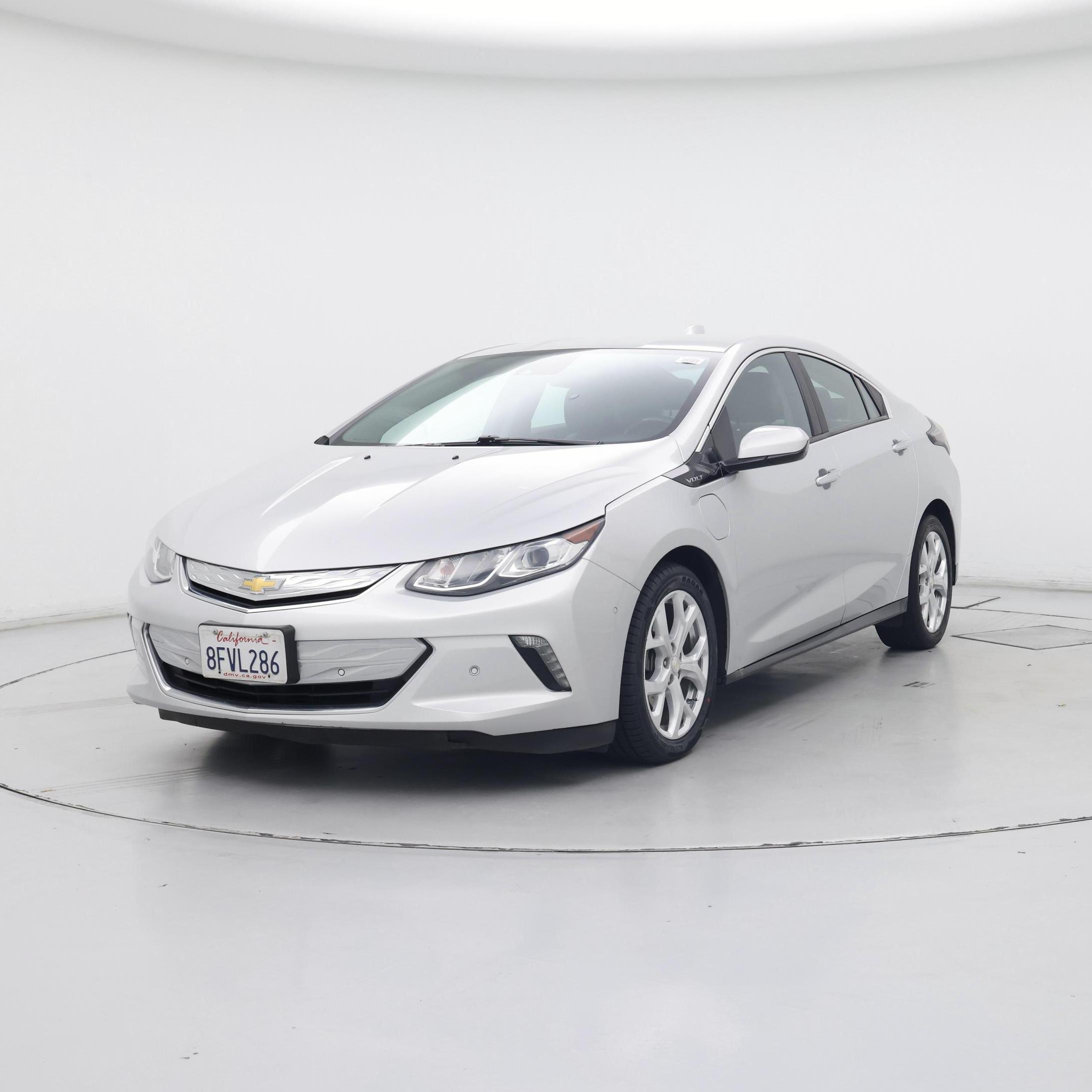 Thumbnail: 2018 Chevrolet Volt - 4