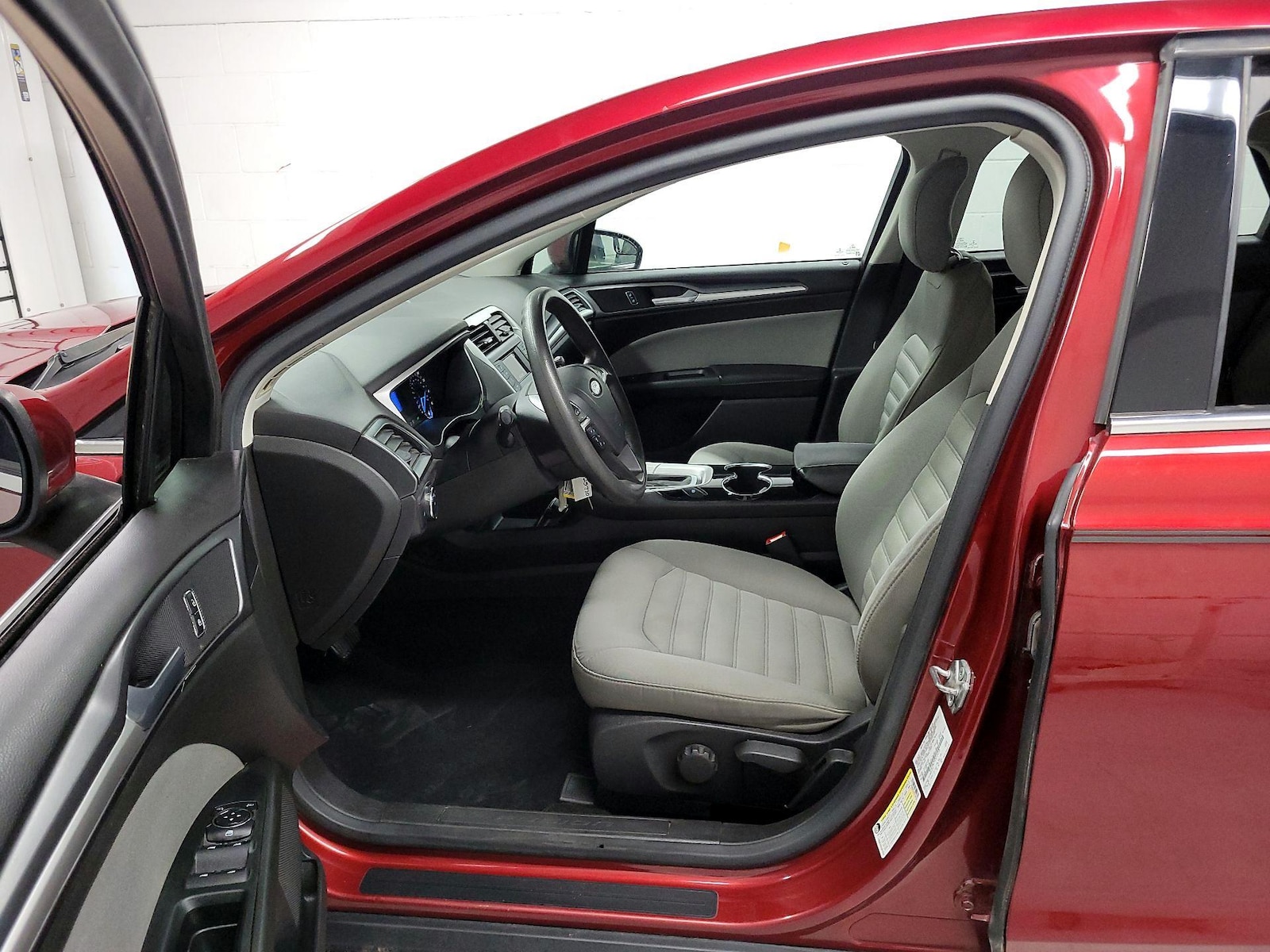 2015 Ford Fusion S - Photo 10