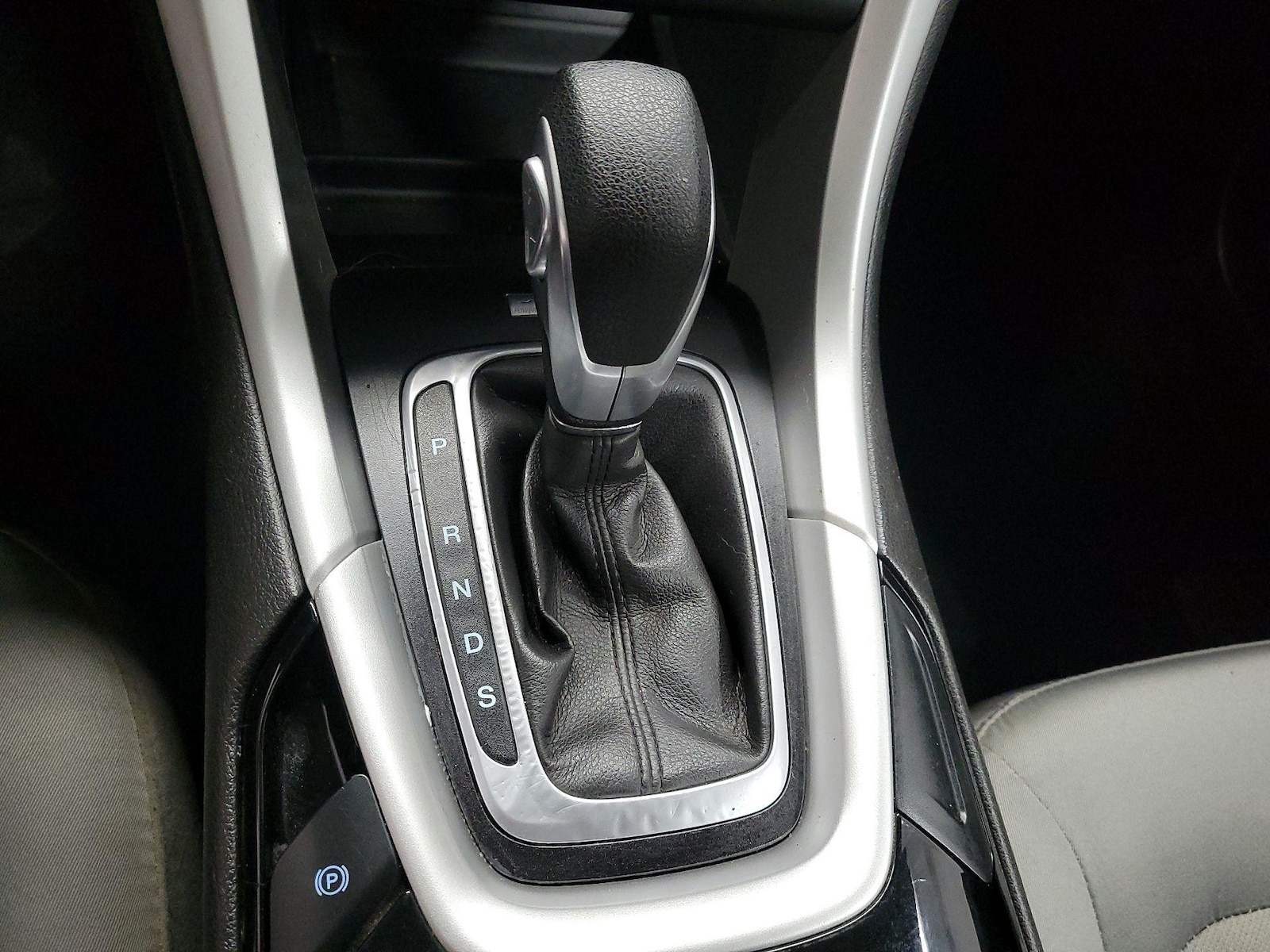 2015 Ford Fusion S - Photo 15
