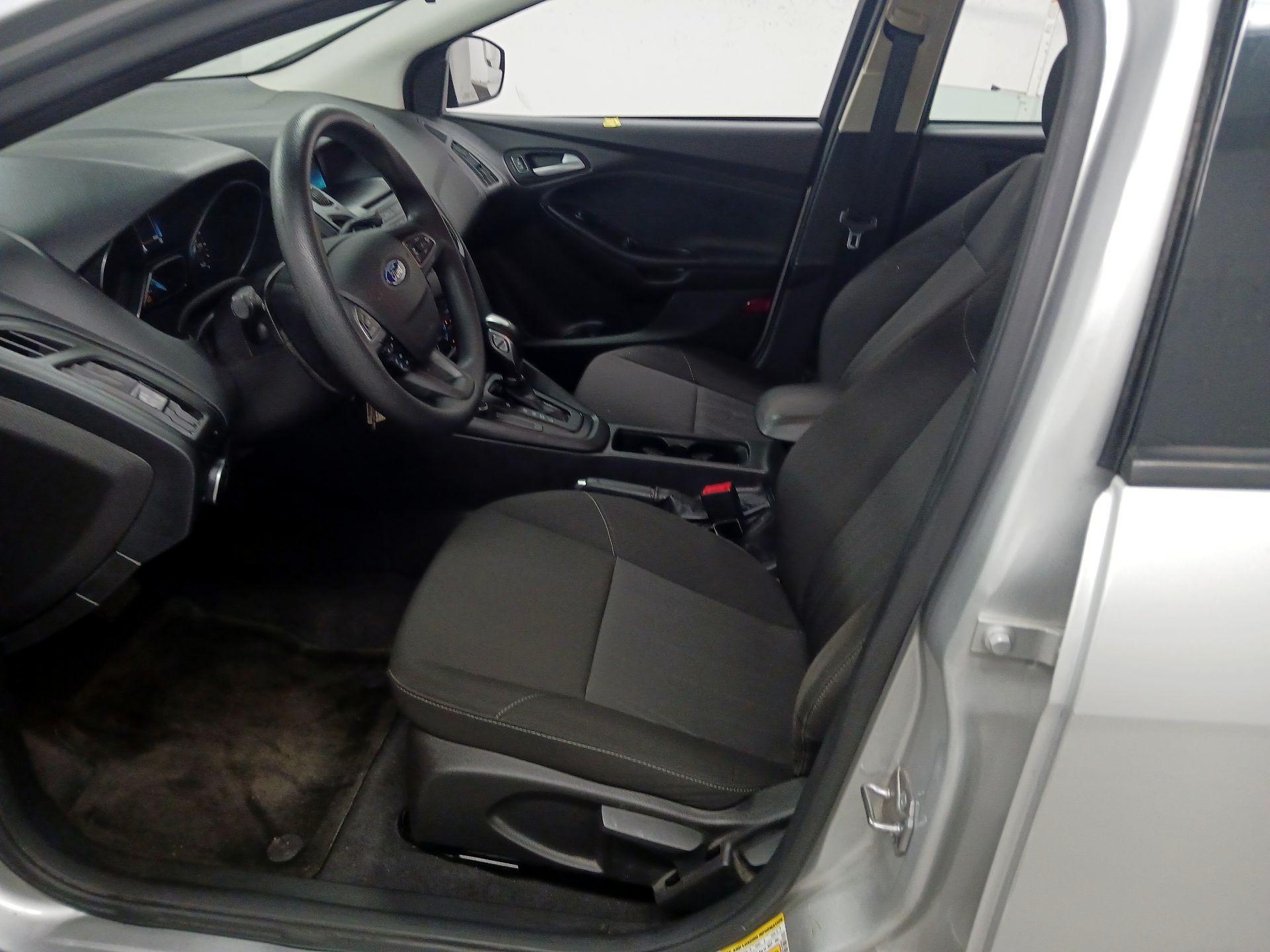 Thumbnail: 2015 Ford Focus - 9