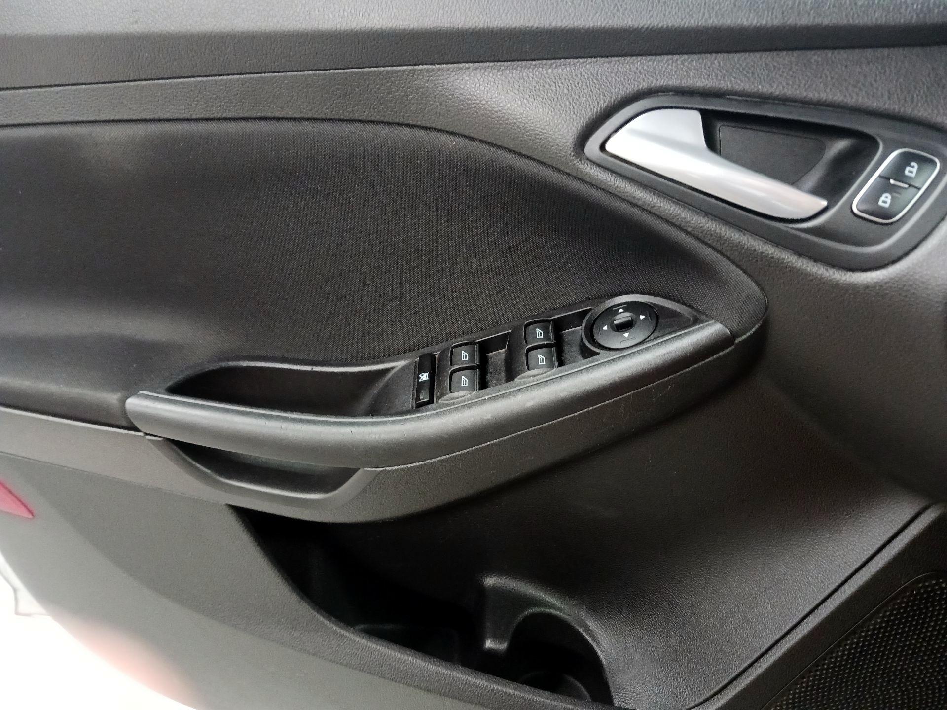 Thumbnail: 2015 Ford Focus - 10
