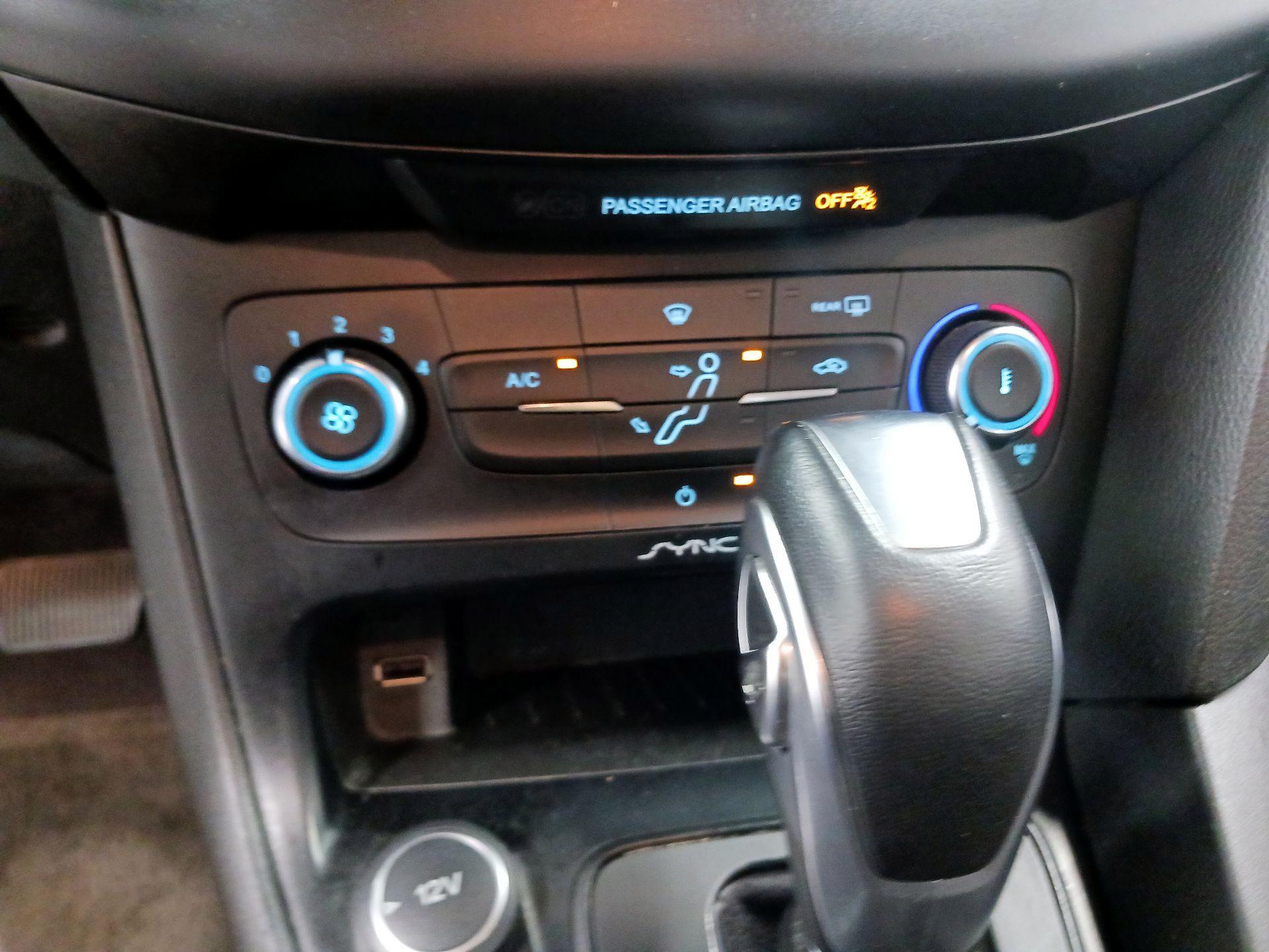 Thumbnail: 2015 Ford Focus - 12