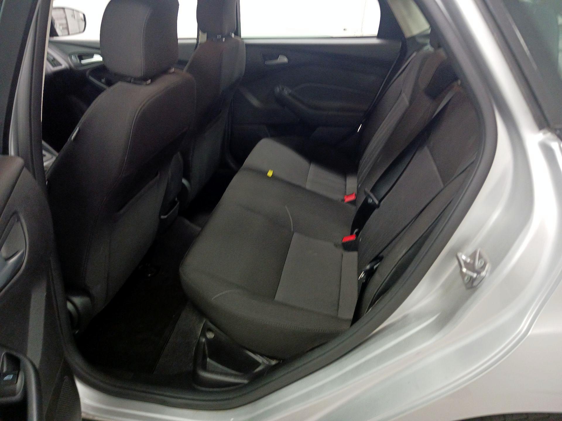 Thumbnail: 2015 Ford Focus - 14