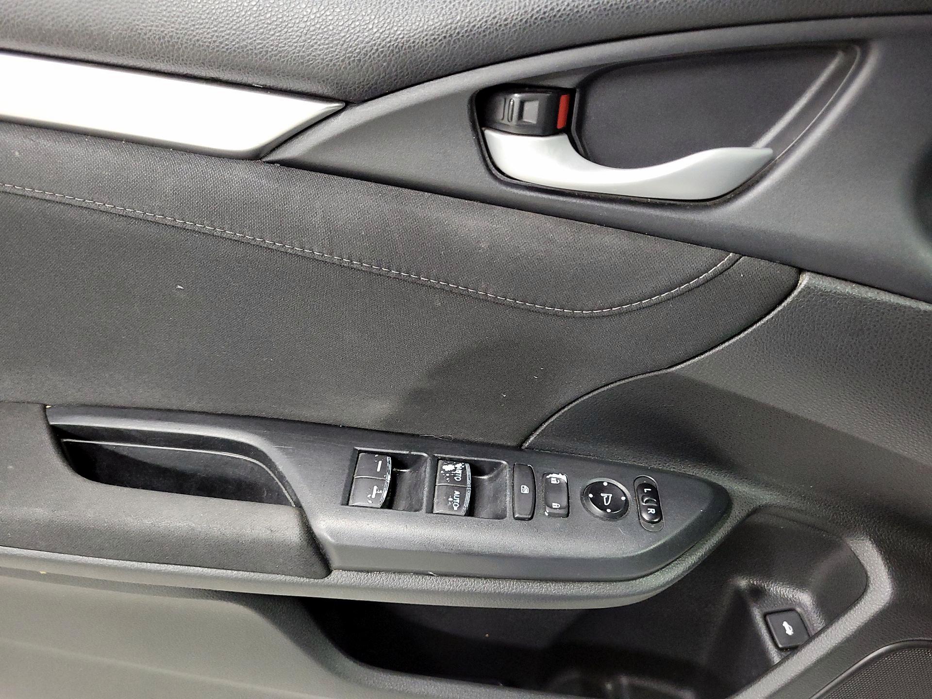 Thumbnail: 2016 Honda Civic - 10