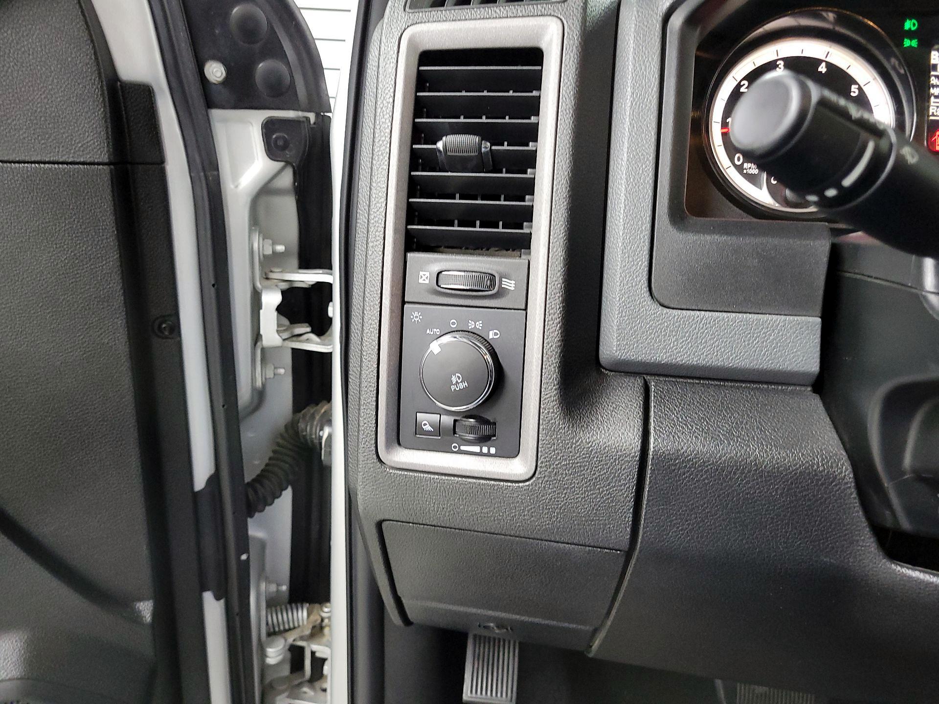 Thumbnail: 2019 RAM 1500 Classic - 11