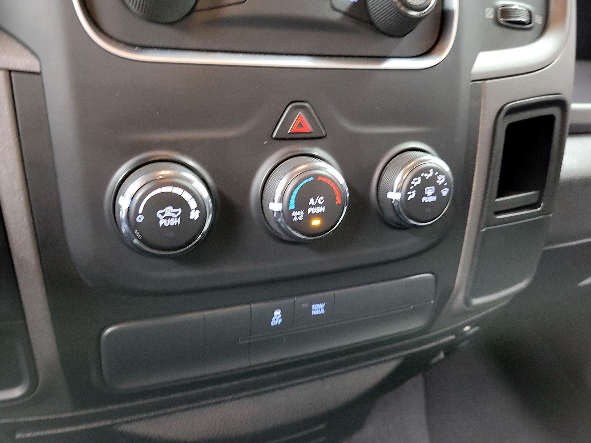 Thumbnail: 2019 RAM 1500 Classic - 13
