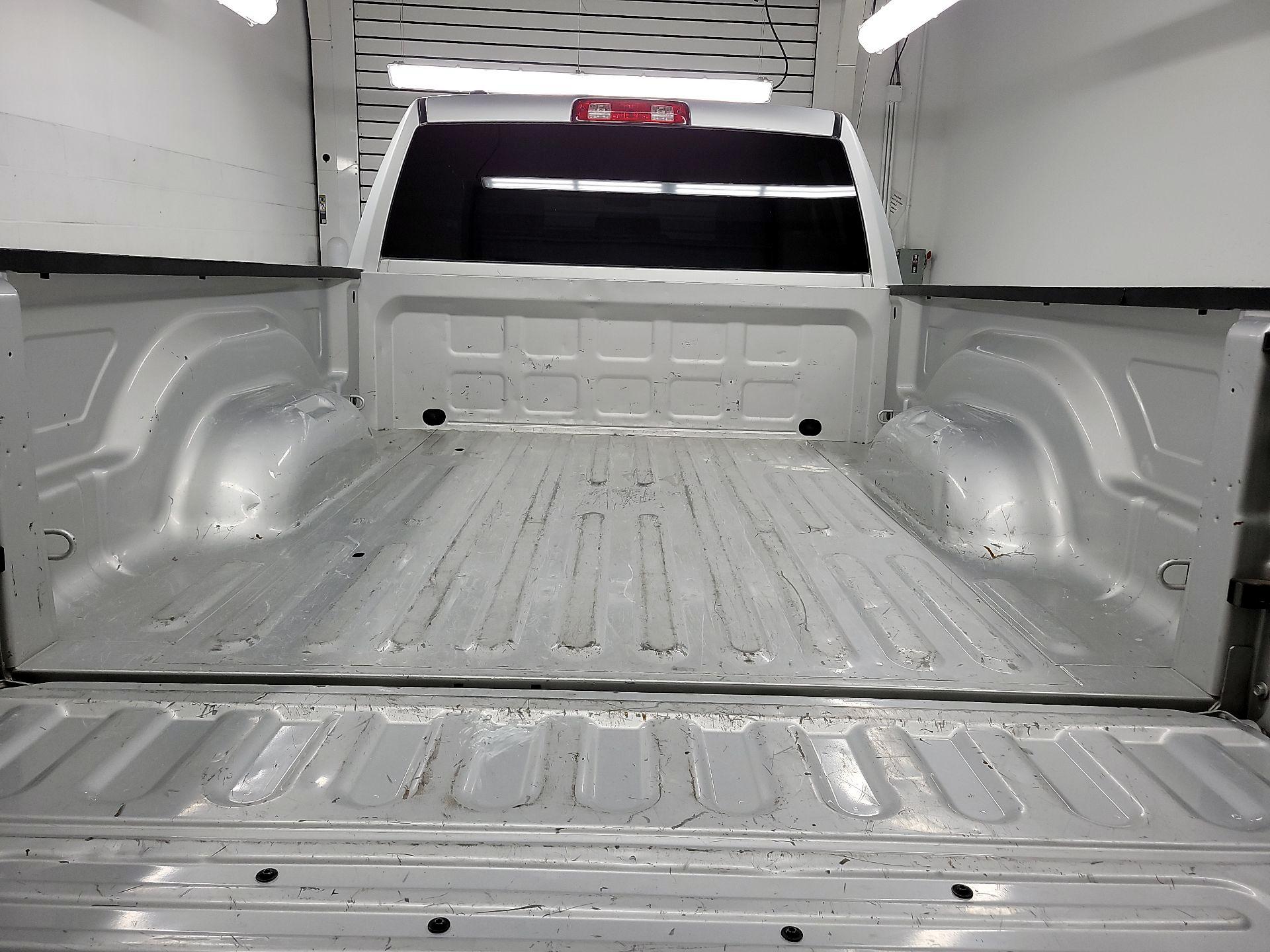 Thumbnail: 2019 RAM 1500 Classic - 16
