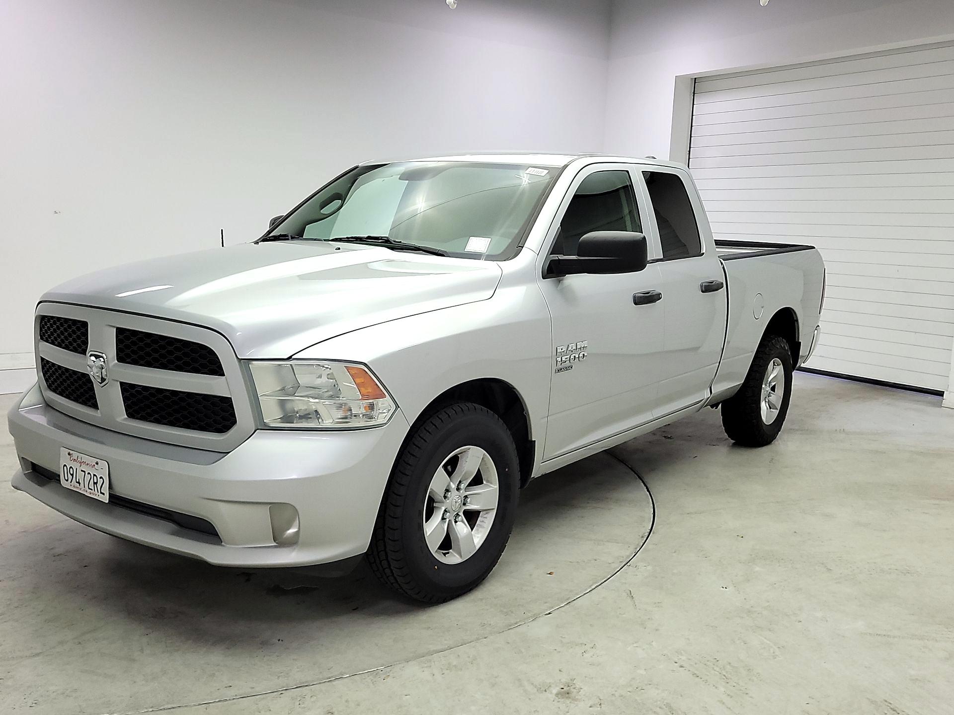 Thumbnail: 2019 RAM 1500 Classic - 3