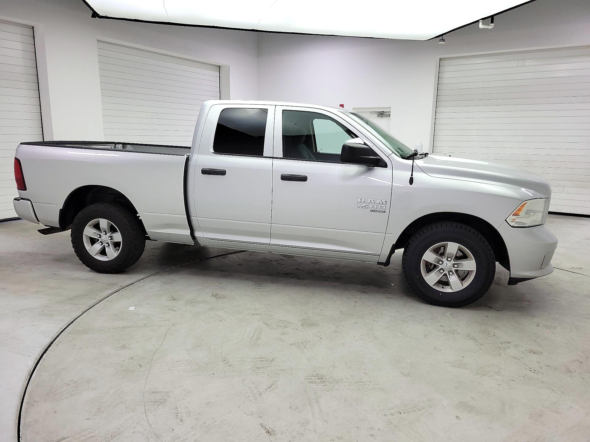 Thumbnail: 2019 RAM 1500 Classic - 4