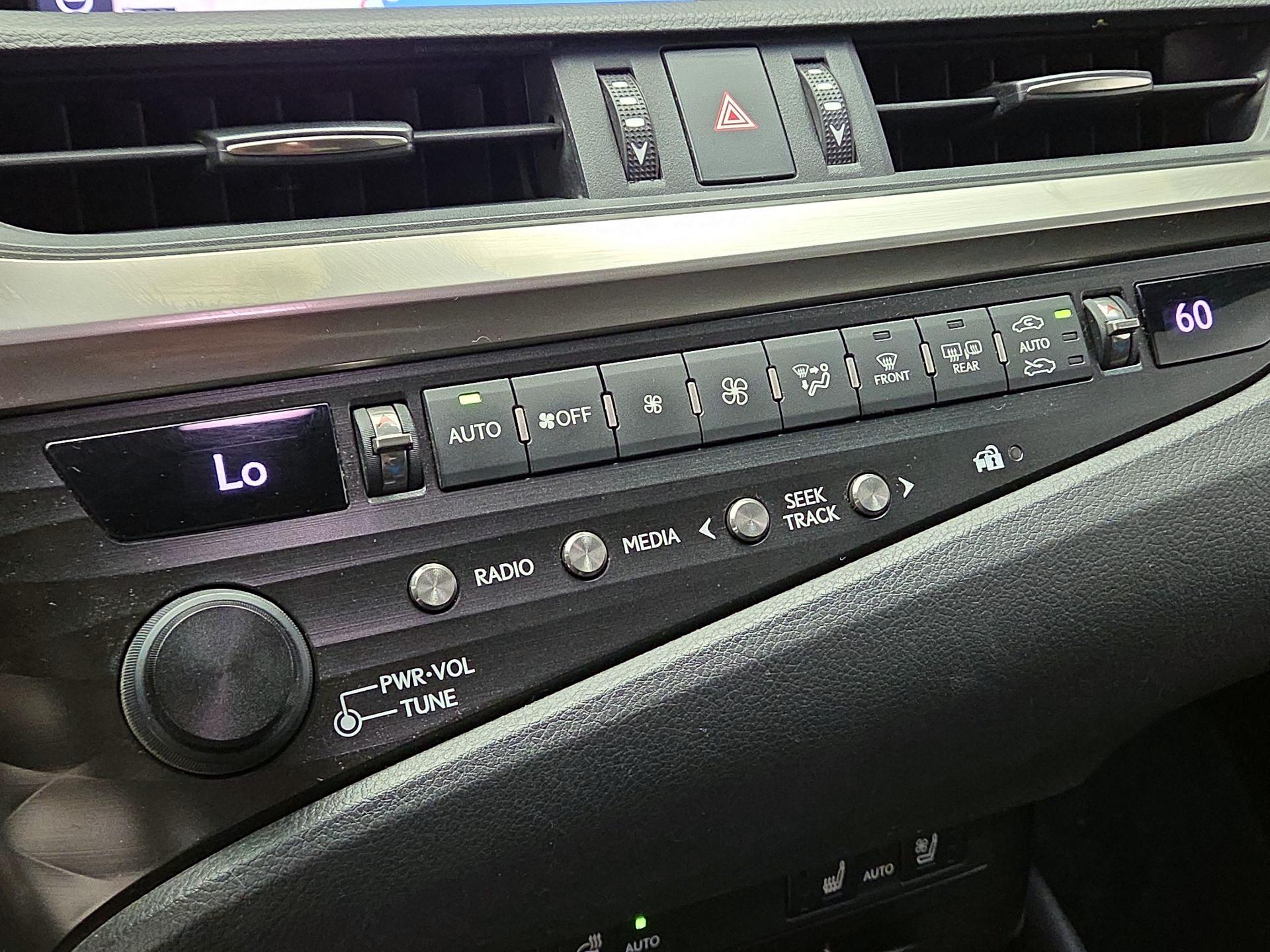 Thumbnail: 2019 Lexus ES - 15