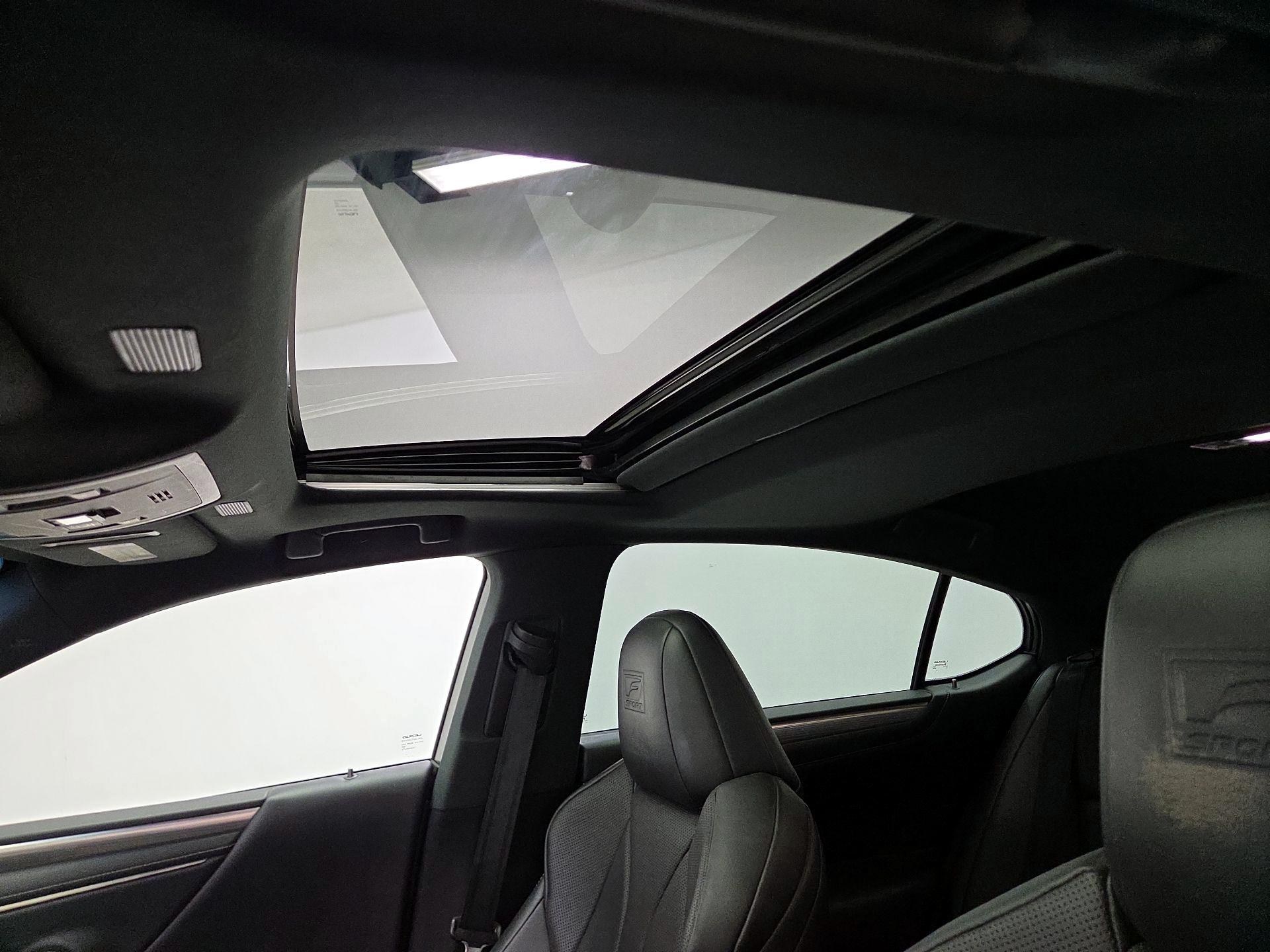 Thumbnail: 2019 Lexus ES - 18