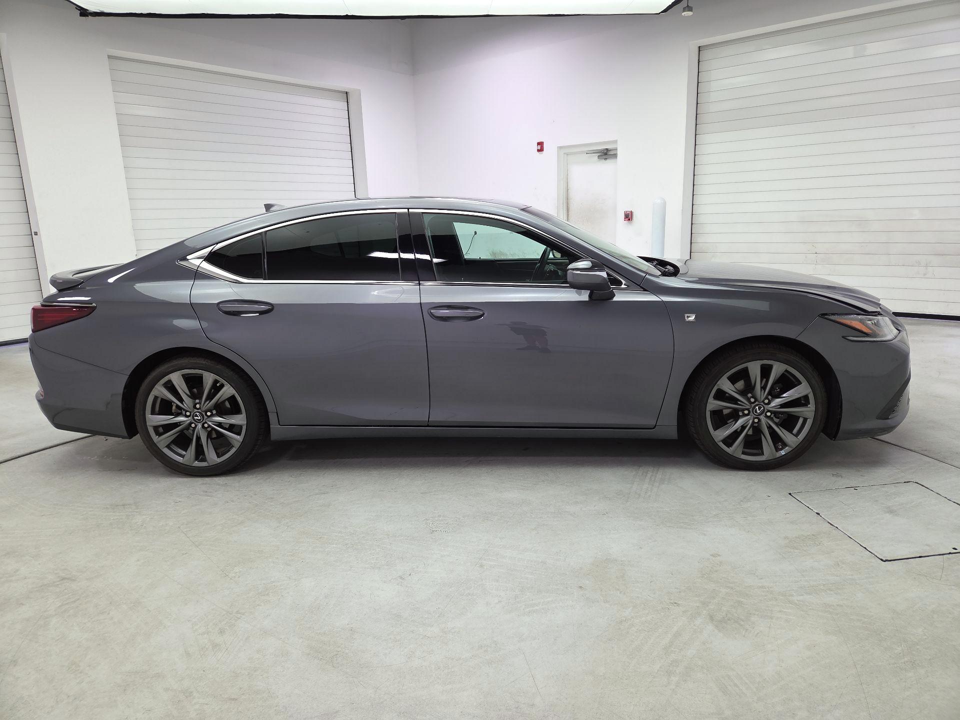 Thumbnail: 2019 Lexus ES - 4