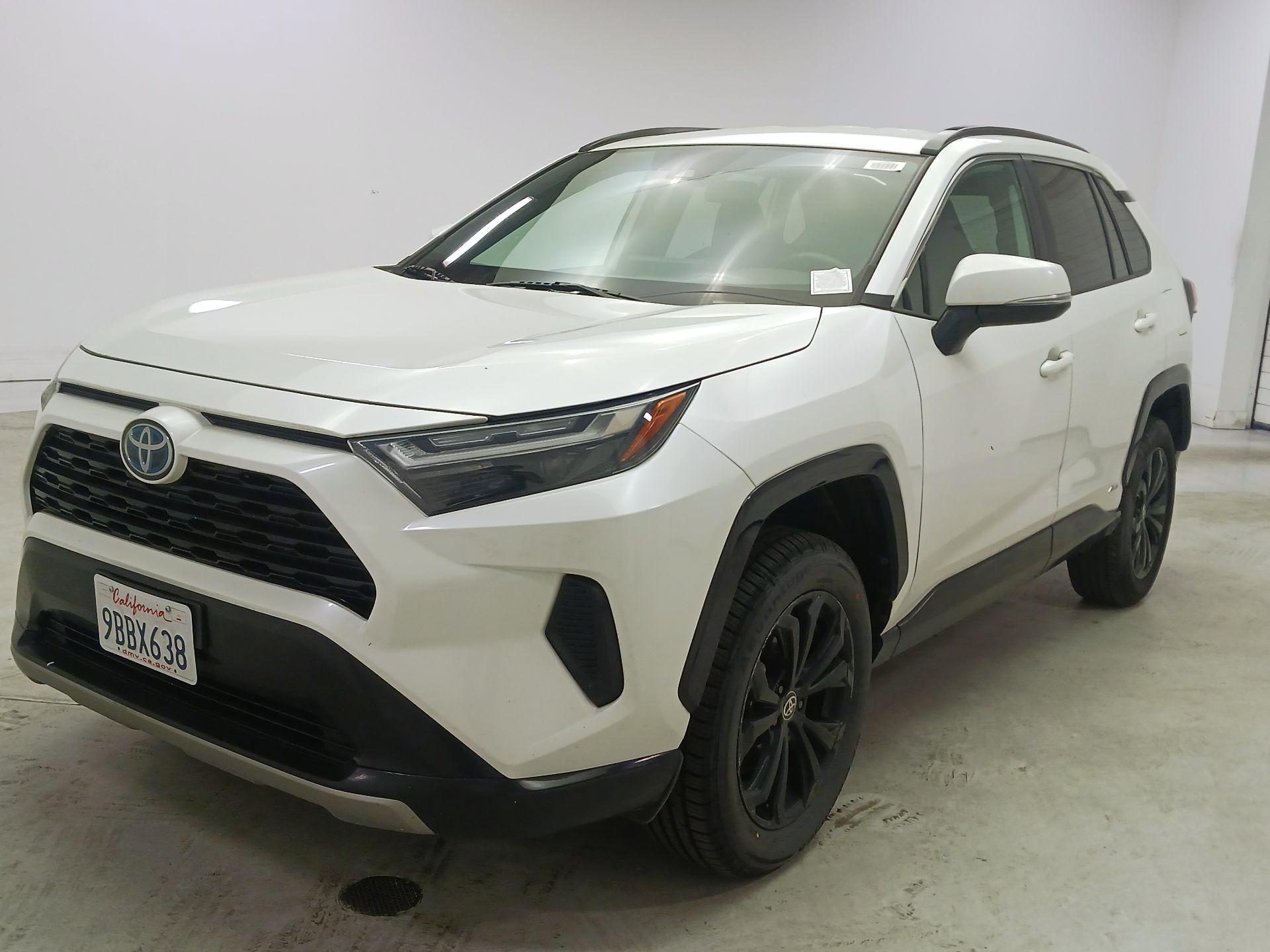 Thumbnail: 2022 Toyota RAV4 - 3