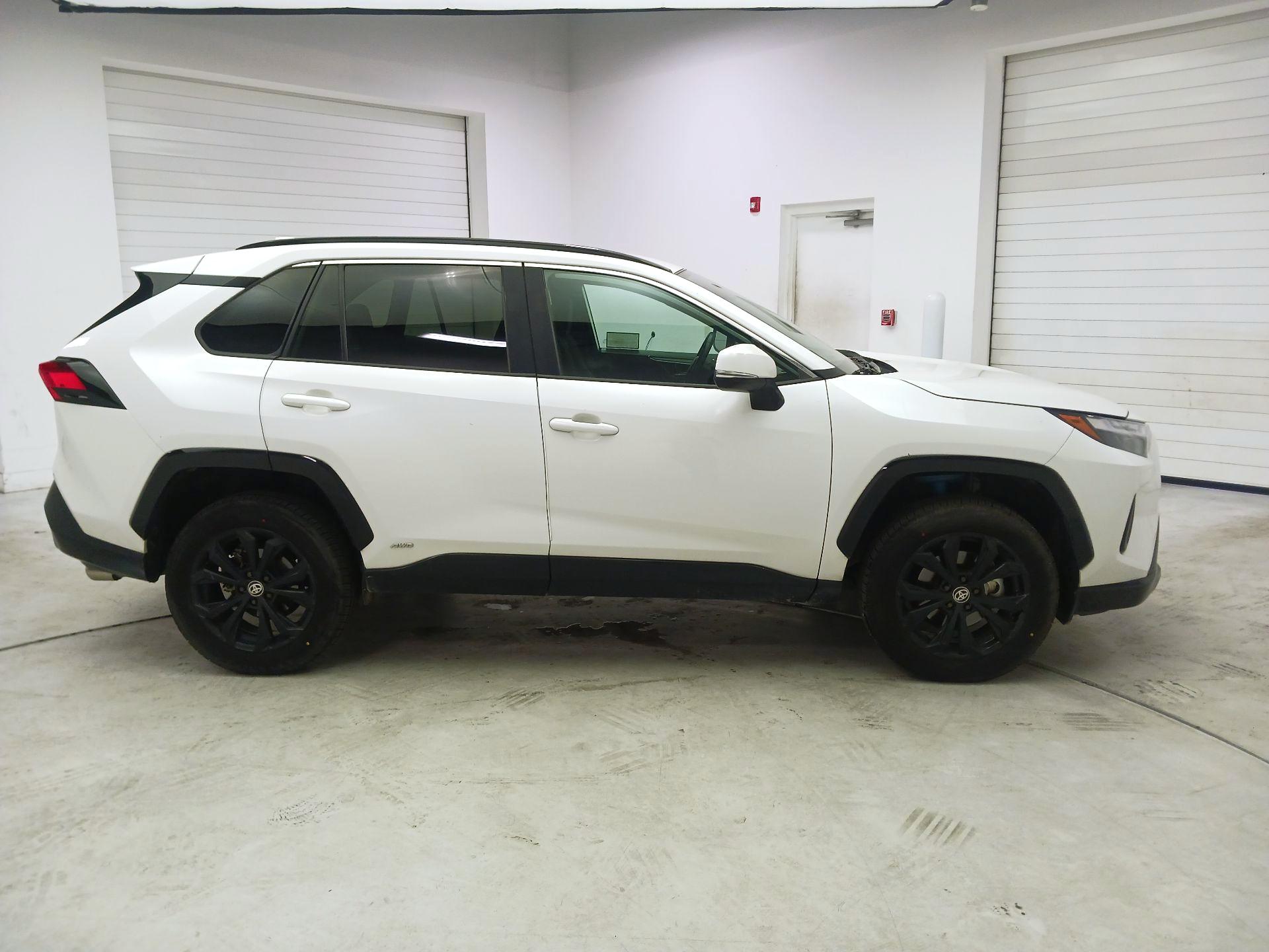 Thumbnail: 2022 Toyota RAV4 - 4