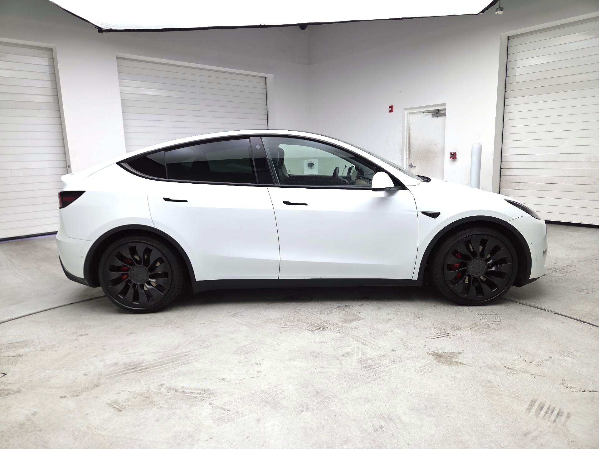 Thumbnail: 2022 Tesla Model Y - 4