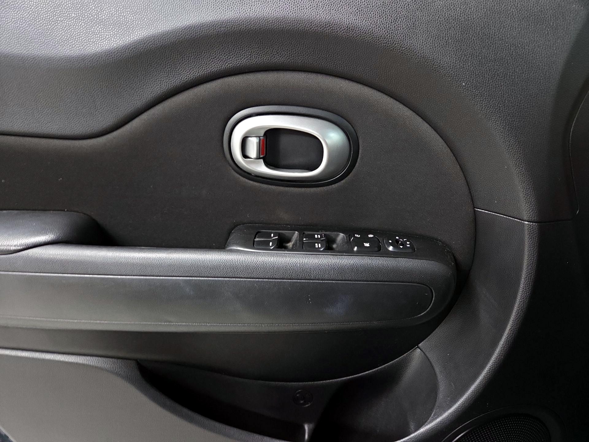 Thumbnail: 2016 Kia Soul - 12
