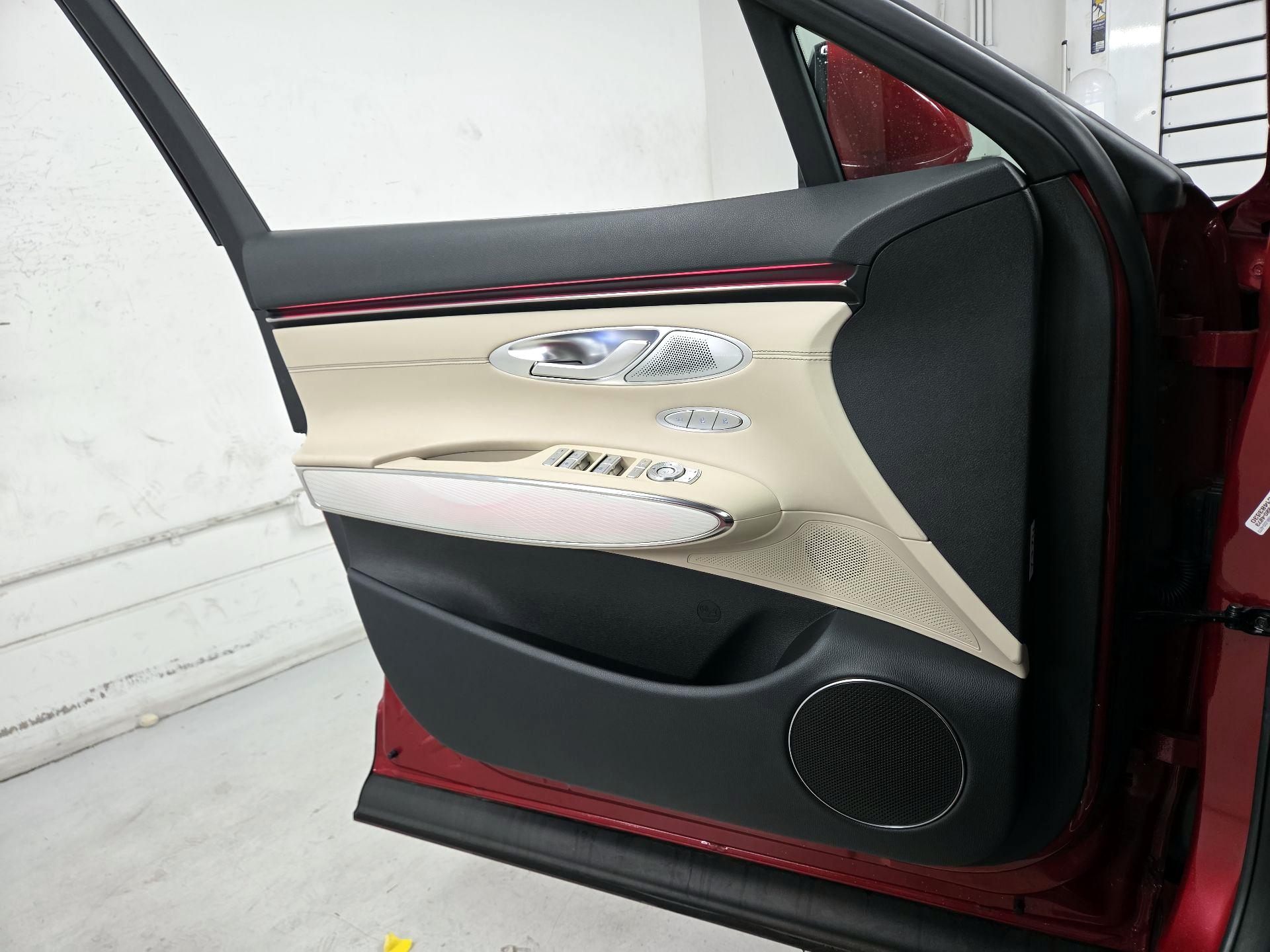 Thumbnail: 2026 Genesis GV70 - 12