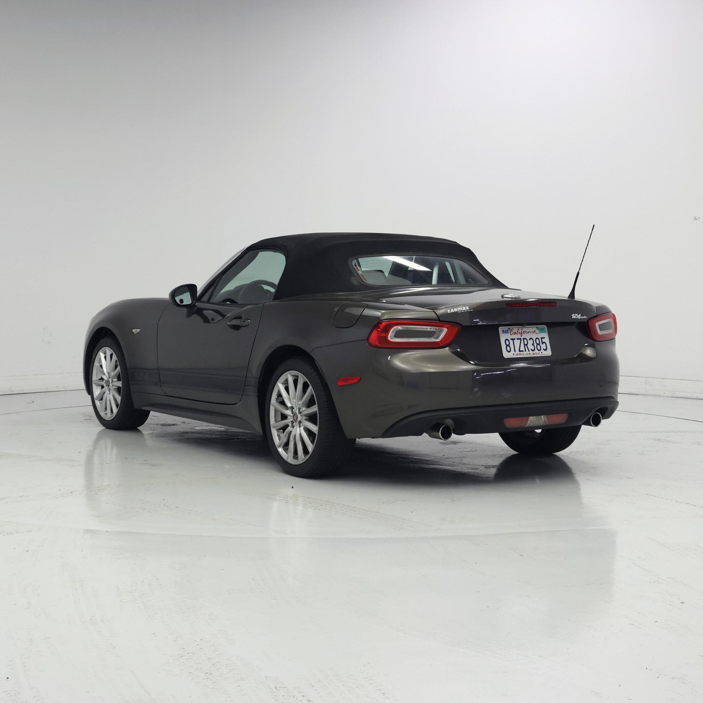 Thumbnail: 2017 Fiat 124 Spider - 2