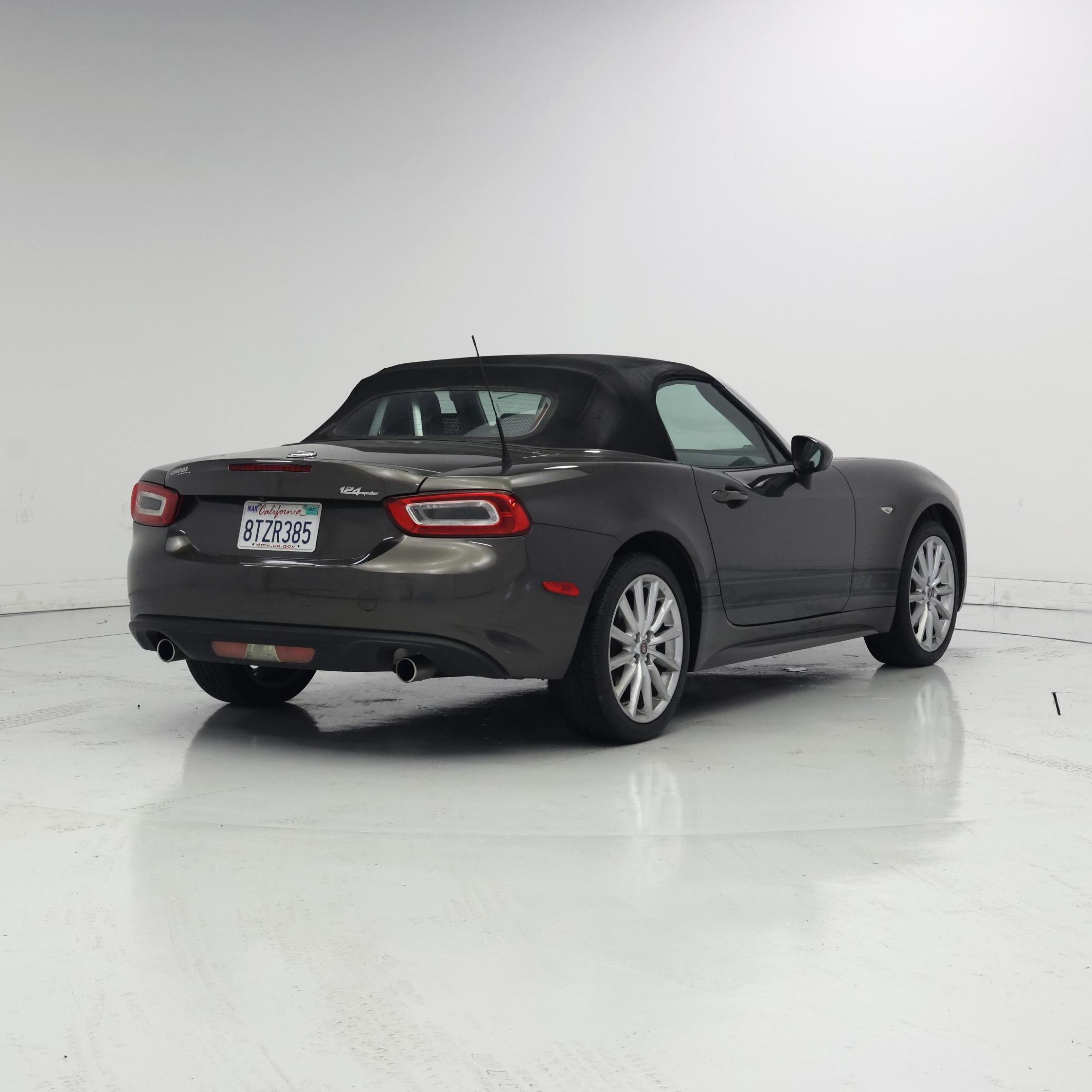 Thumbnail: 2017 Fiat 124 Spider - 8