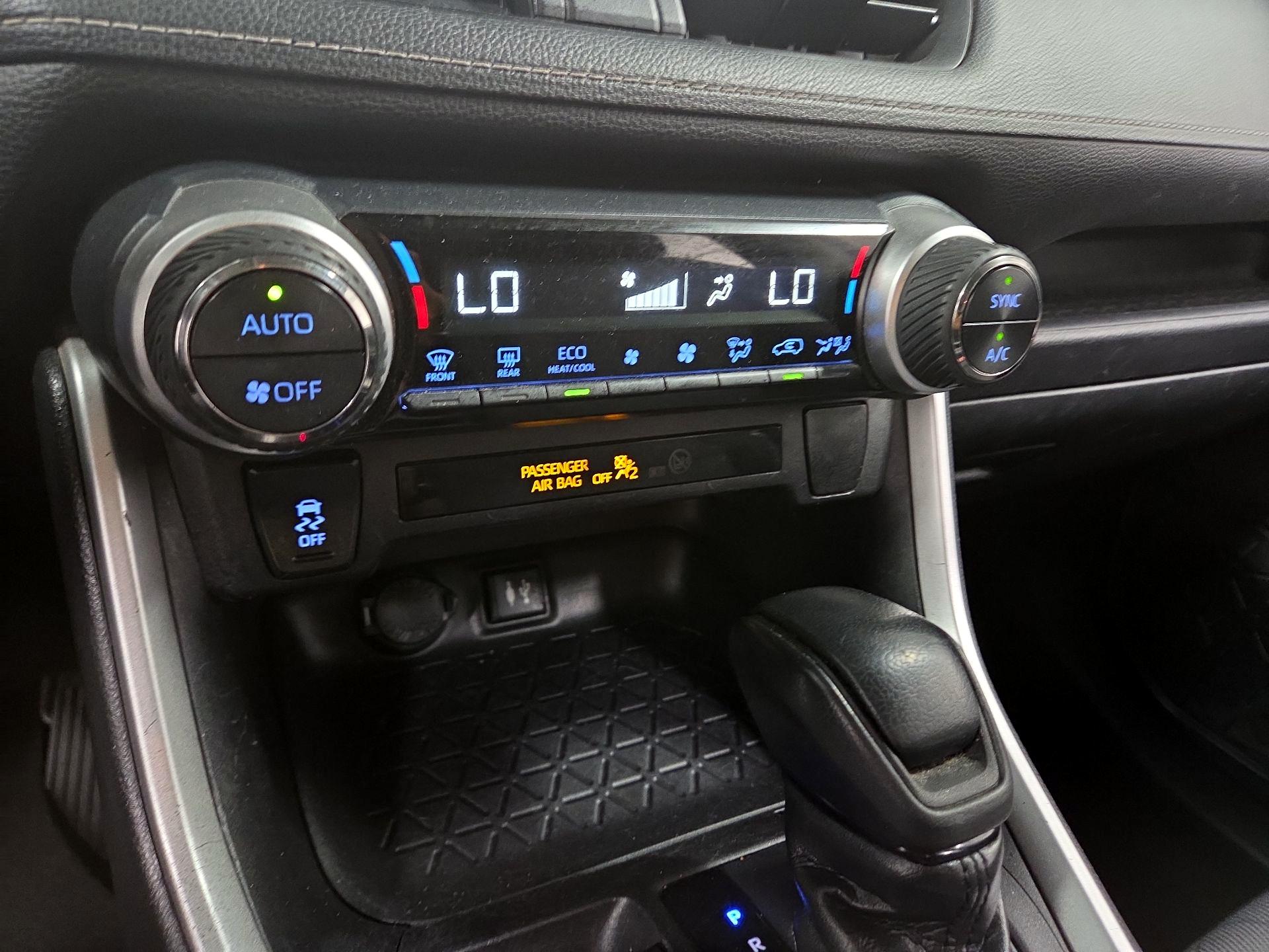 Thumbnail: 2019 Toyota RAV4 - 14