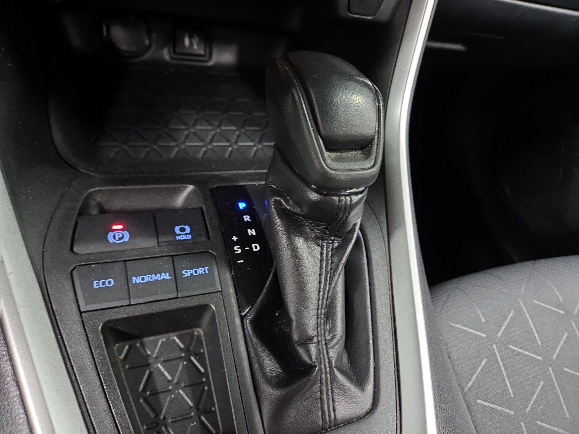 Thumbnail: 2019 Toyota RAV4 - 15