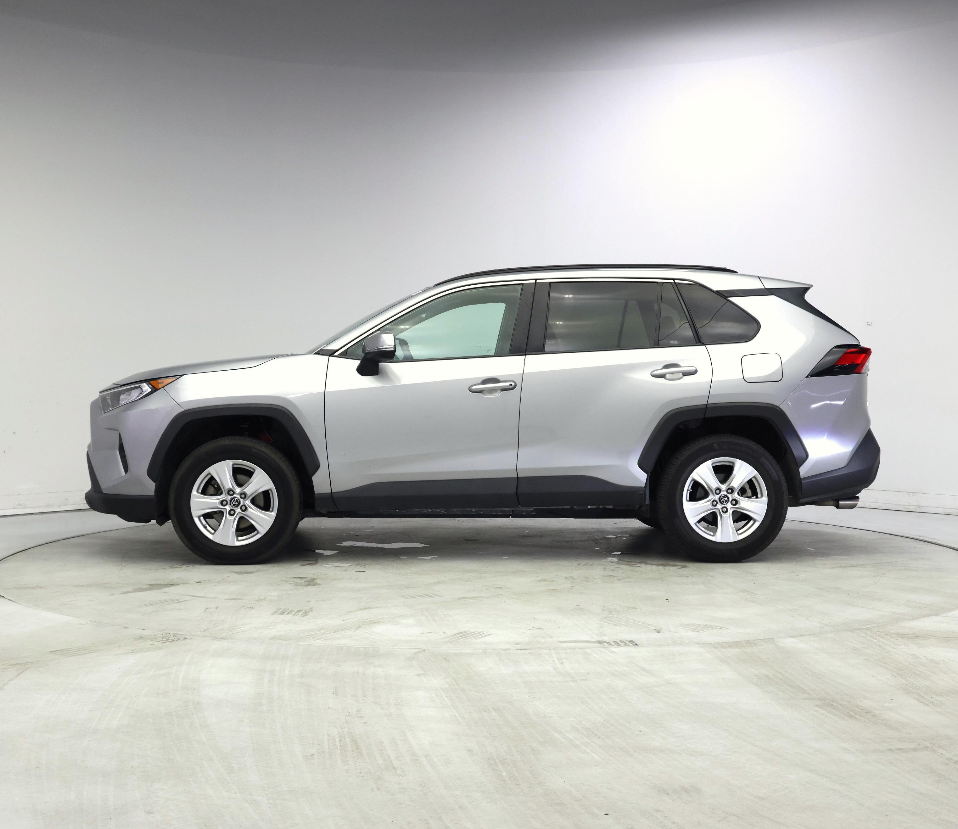 Thumbnail: 2019 Toyota RAV4 - 3