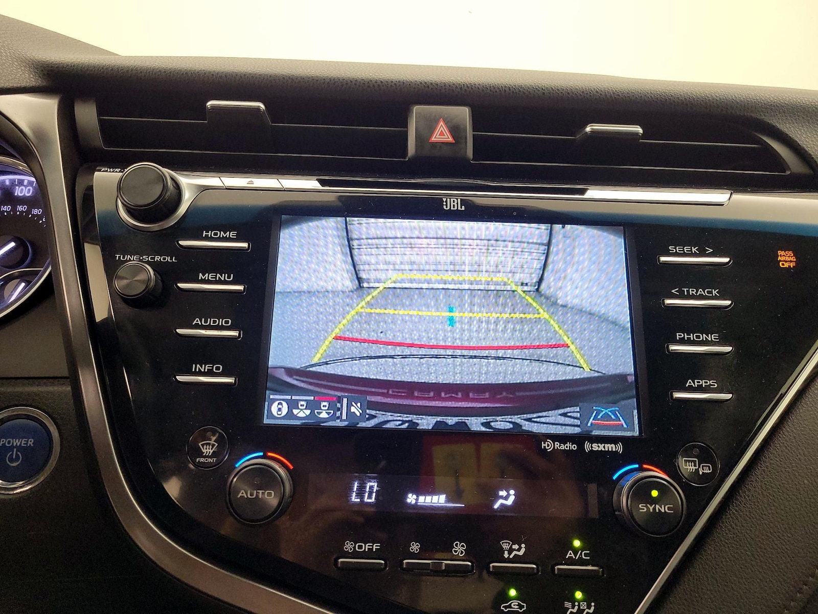 2018 Toyota Camry XLE Hybrid - Photo 15