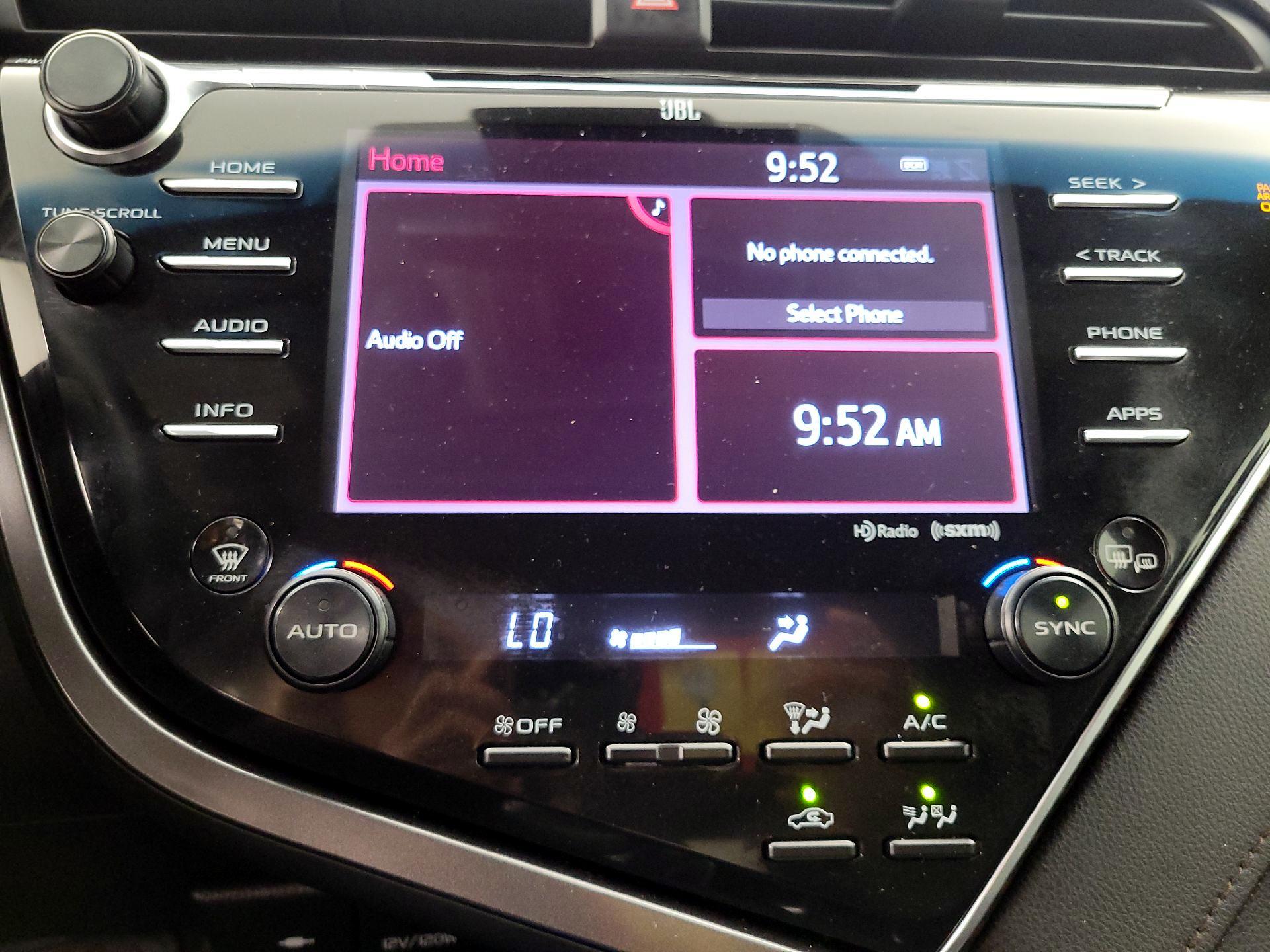 Thumbnail: 2018 Toyota Camry - 16