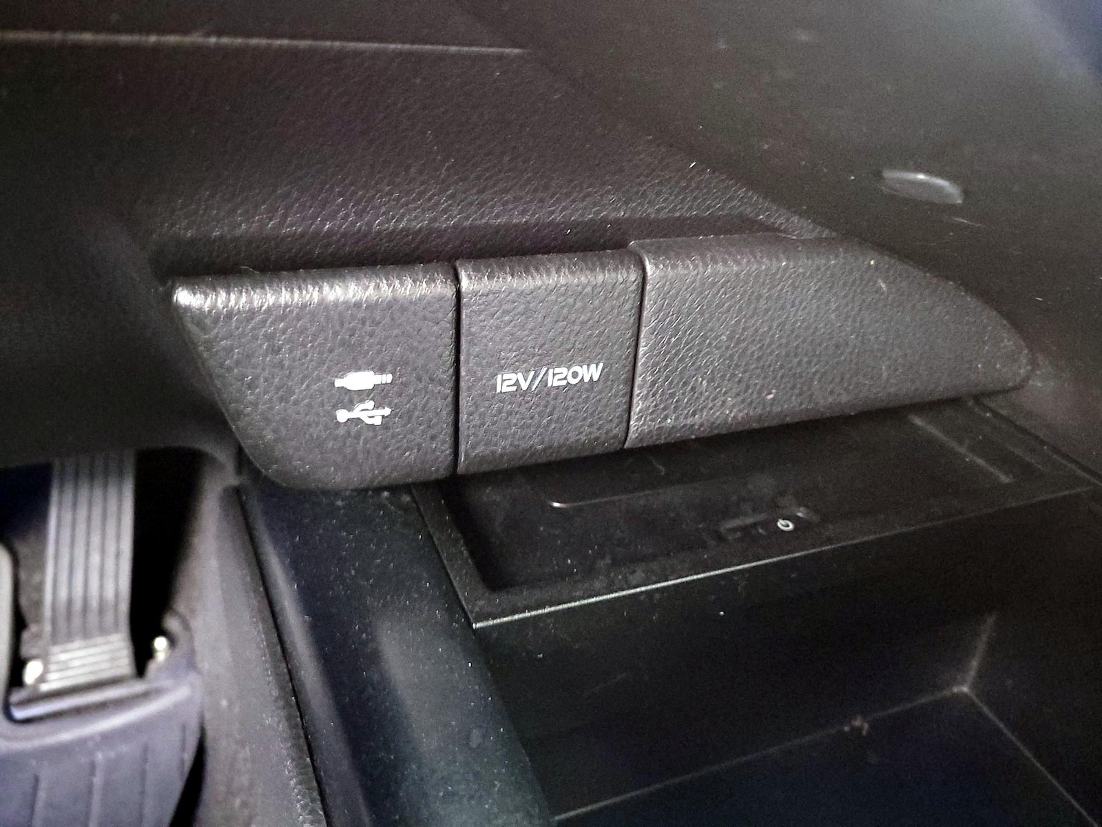 2018 Toyota Camry XLE Hybrid - Photo 19