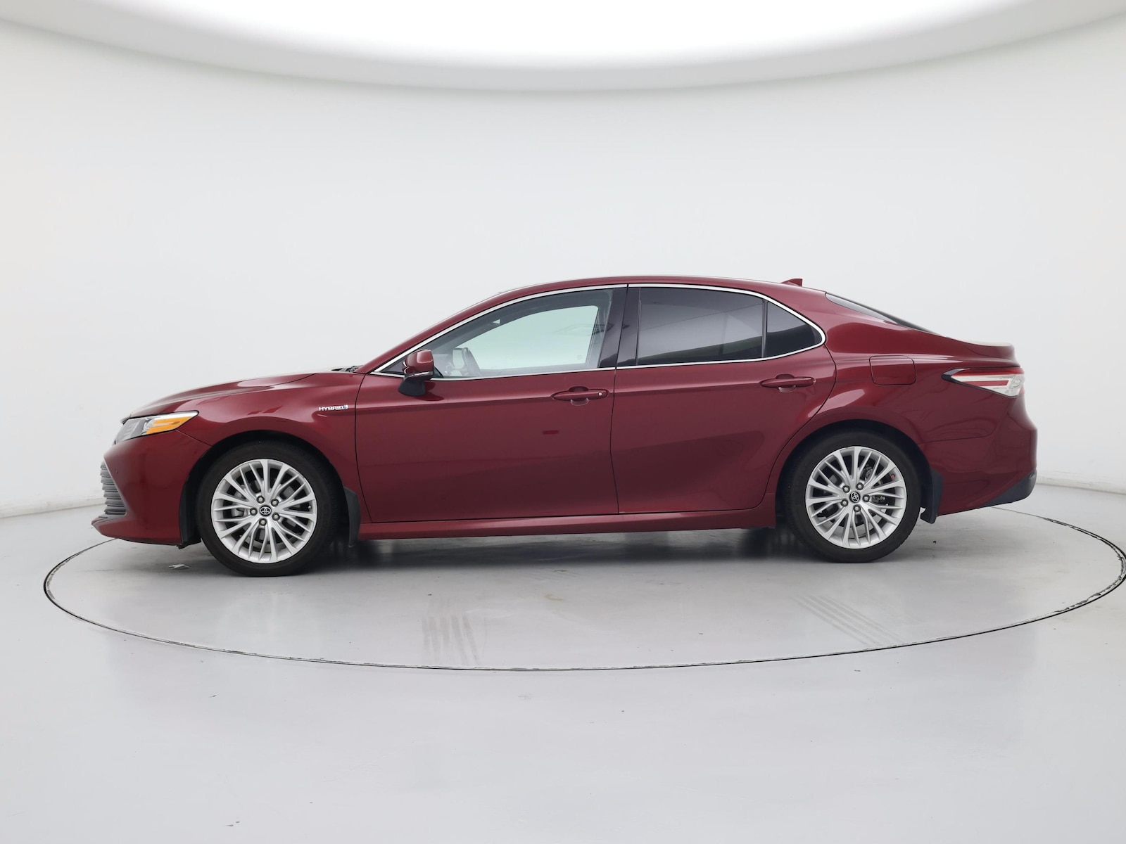 2018 Toyota Camry XLE Hybrid - Photo 4