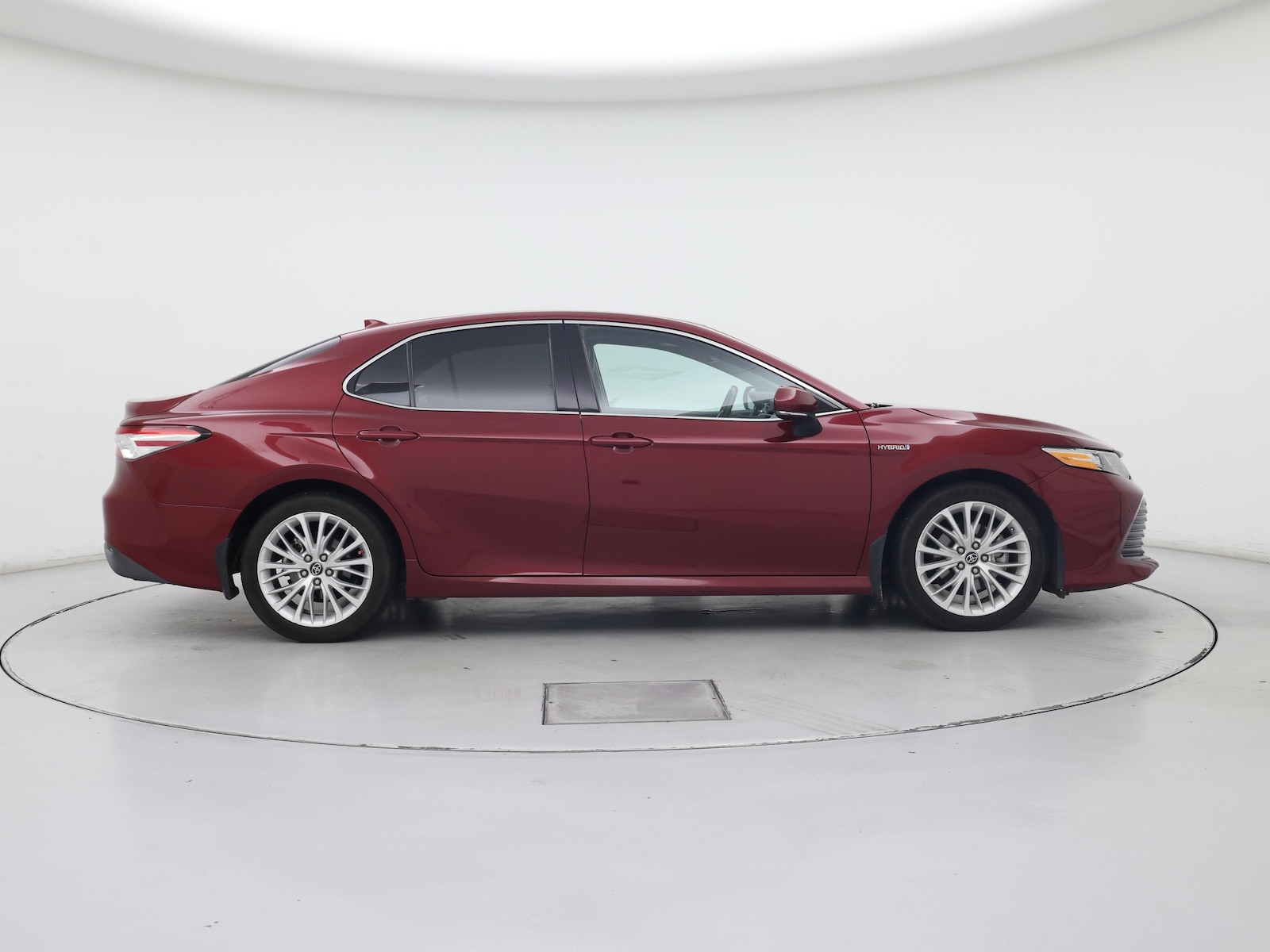 2018 Toyota Camry XLE Hybrid - Photo 8