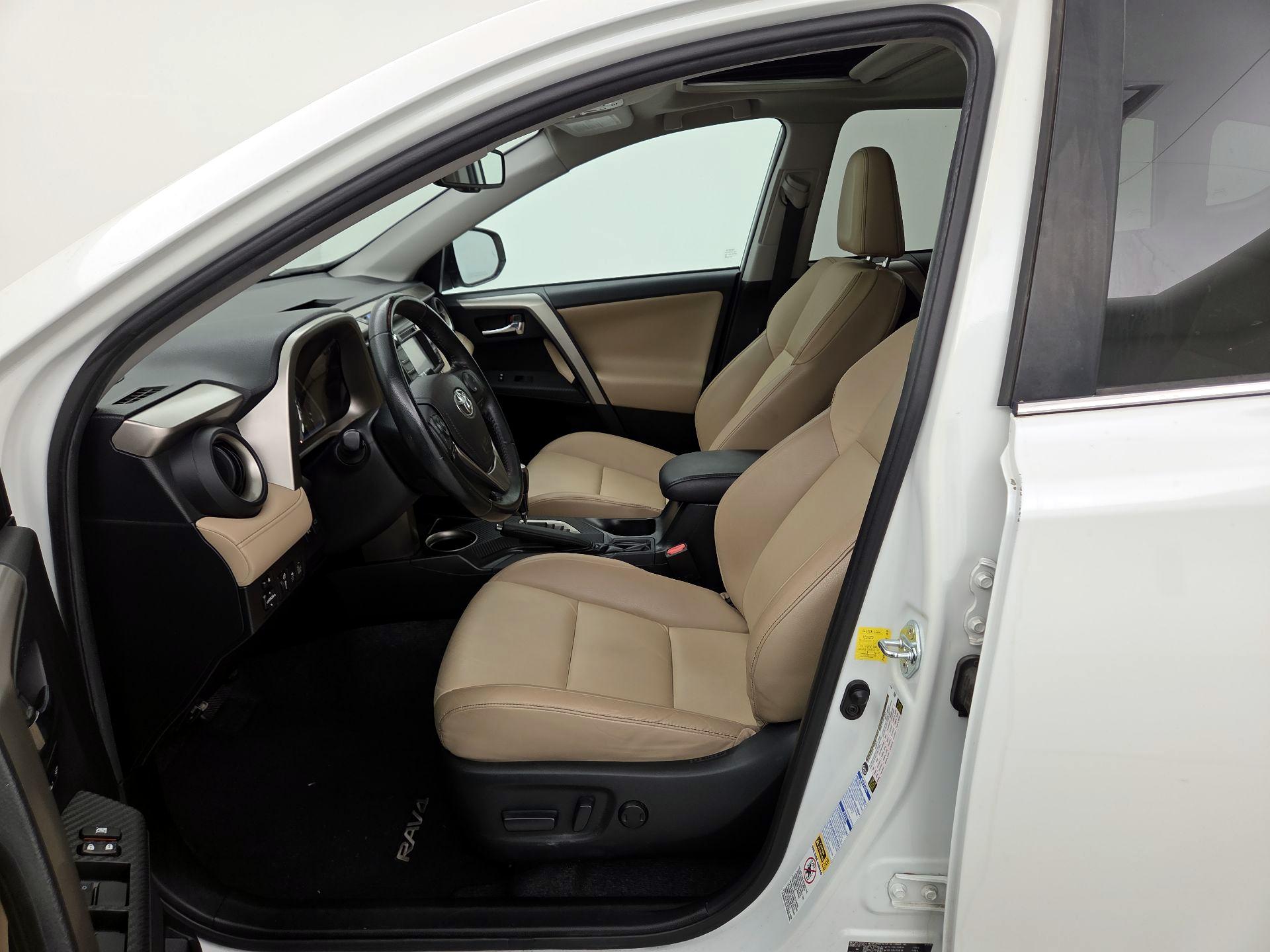 Thumbnail: 2015 Toyota RAV4 - 11
