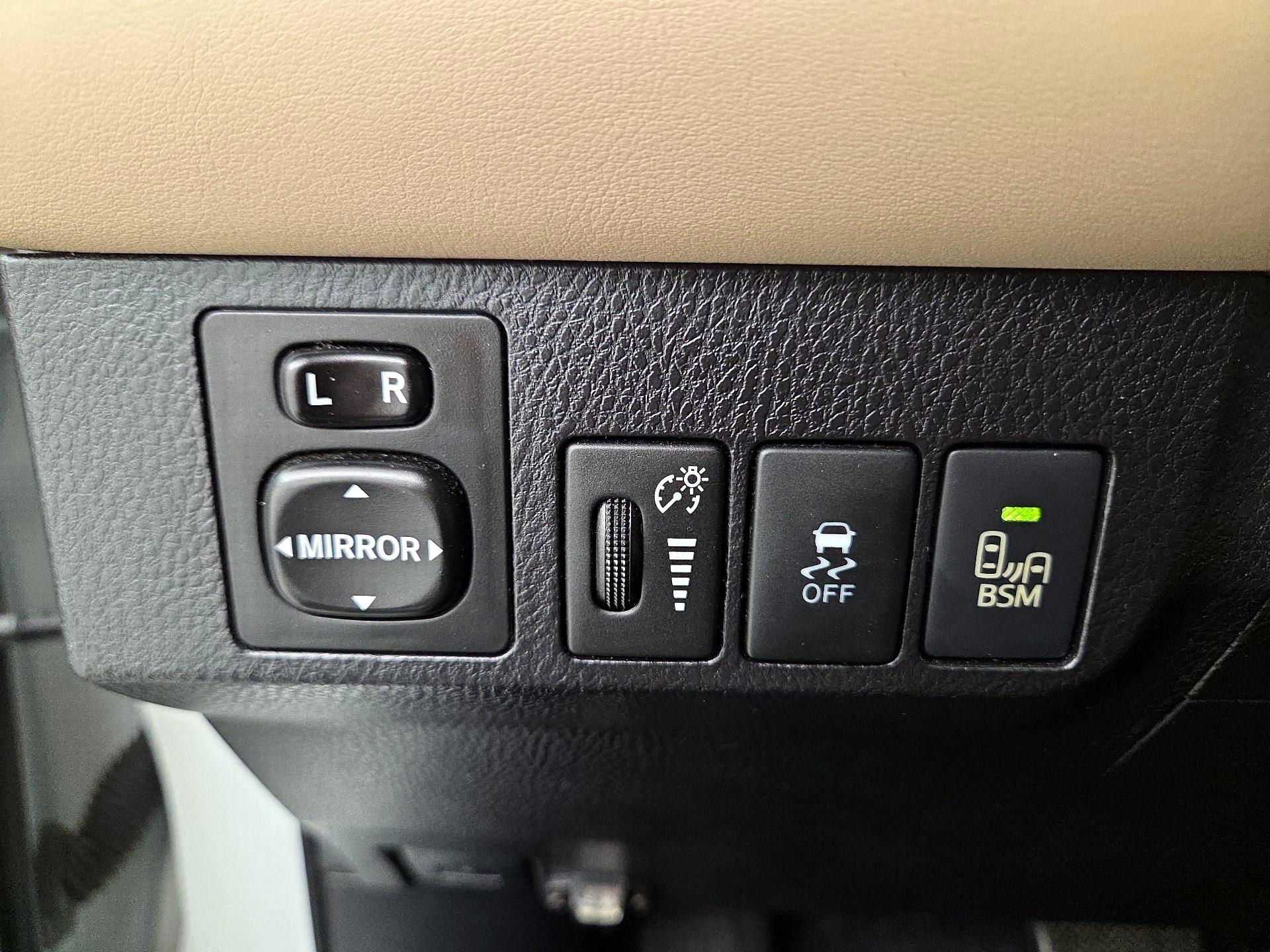 Thumbnail: 2015 Toyota RAV4 - 13