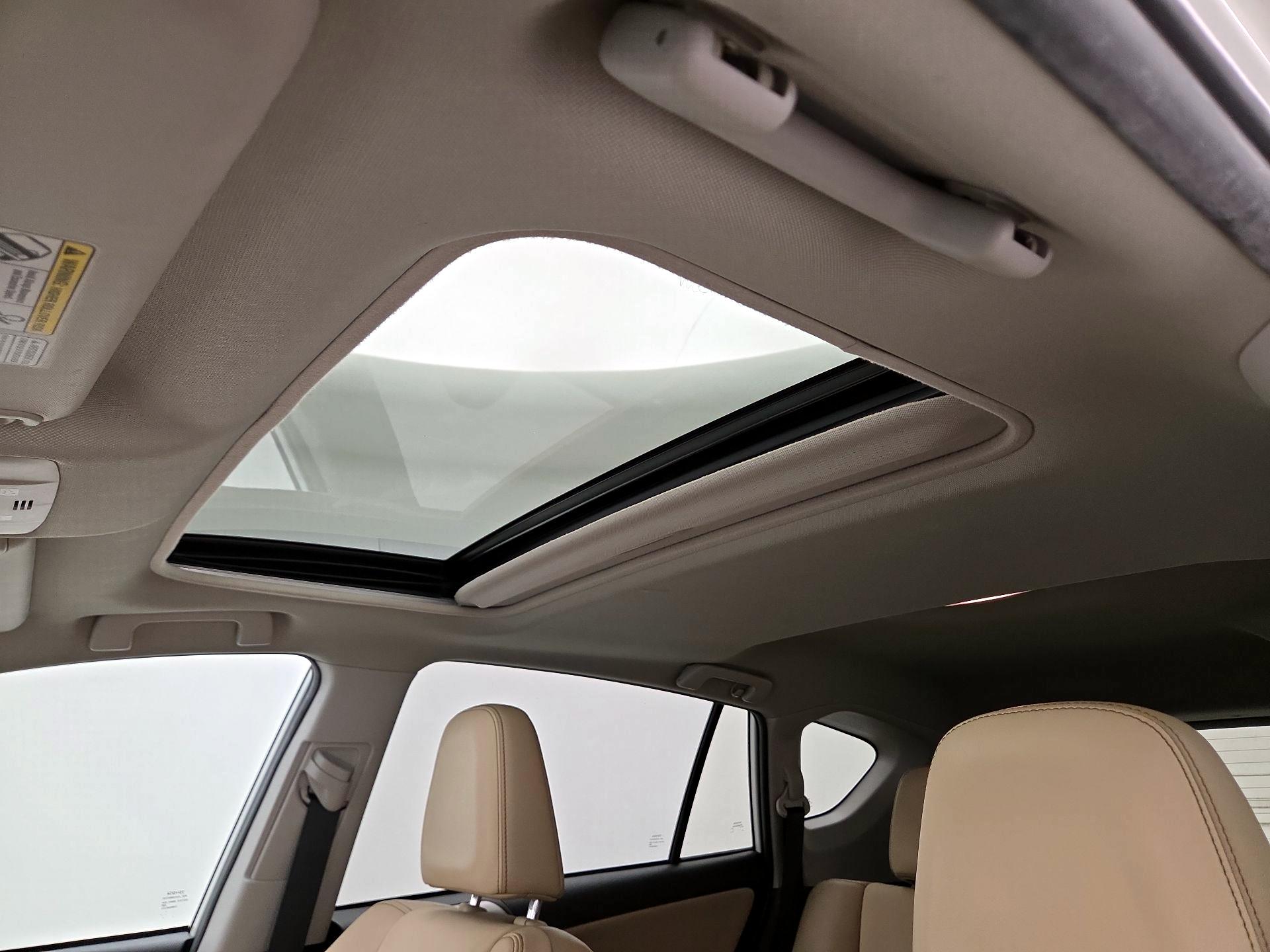 Thumbnail: 2015 Toyota RAV4 - 19