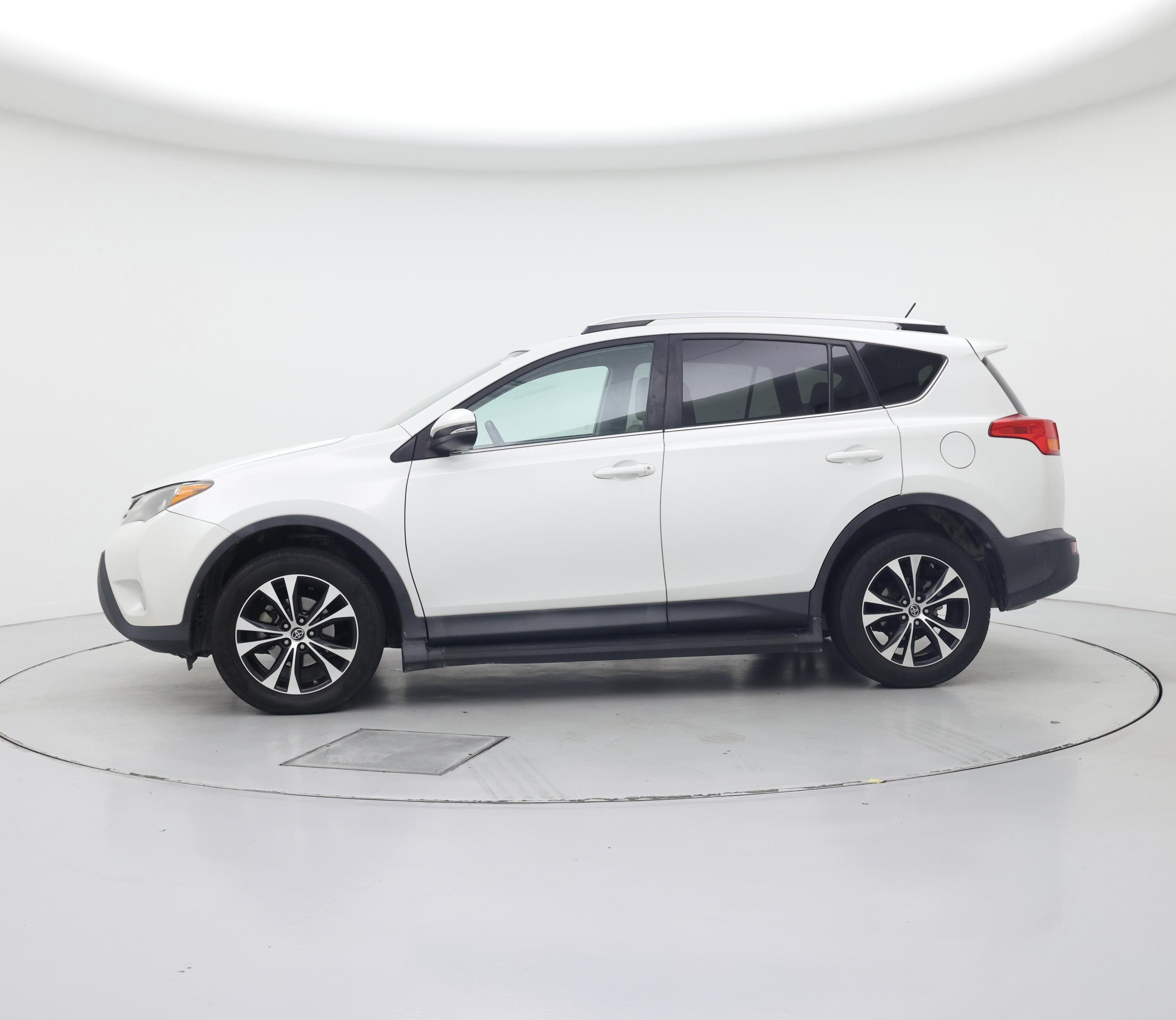 Thumbnail: 2015 Toyota RAV4 - 3