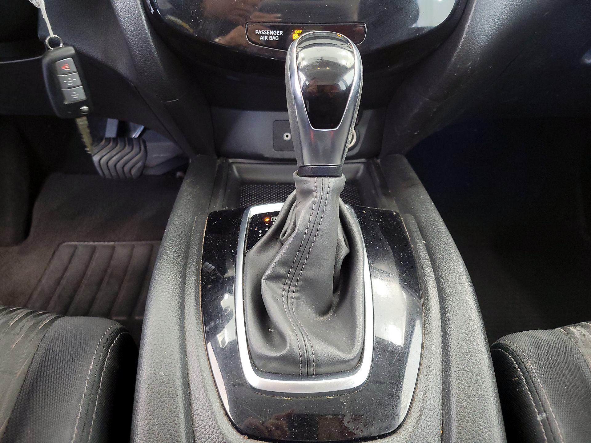 Thumbnail: 2018 Nissan Rogue - 17